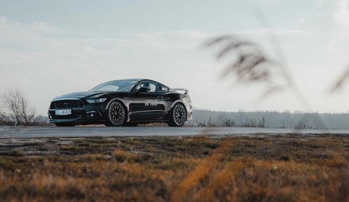 Mustang GT na oponach zimowych Yokohama – test w centralnej Polsce Ford Mustang GT na zimowych oponach Yokohama BlueEarth Winter V905 w centralnej Polsce