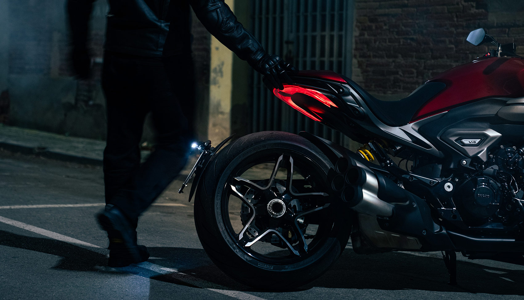 Nowy Ducati XDiavel V4 2025 na ilicy