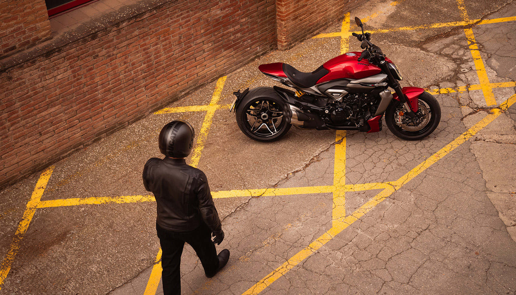 Nowy Ducati XDiavel V4 2025 - na ulicy