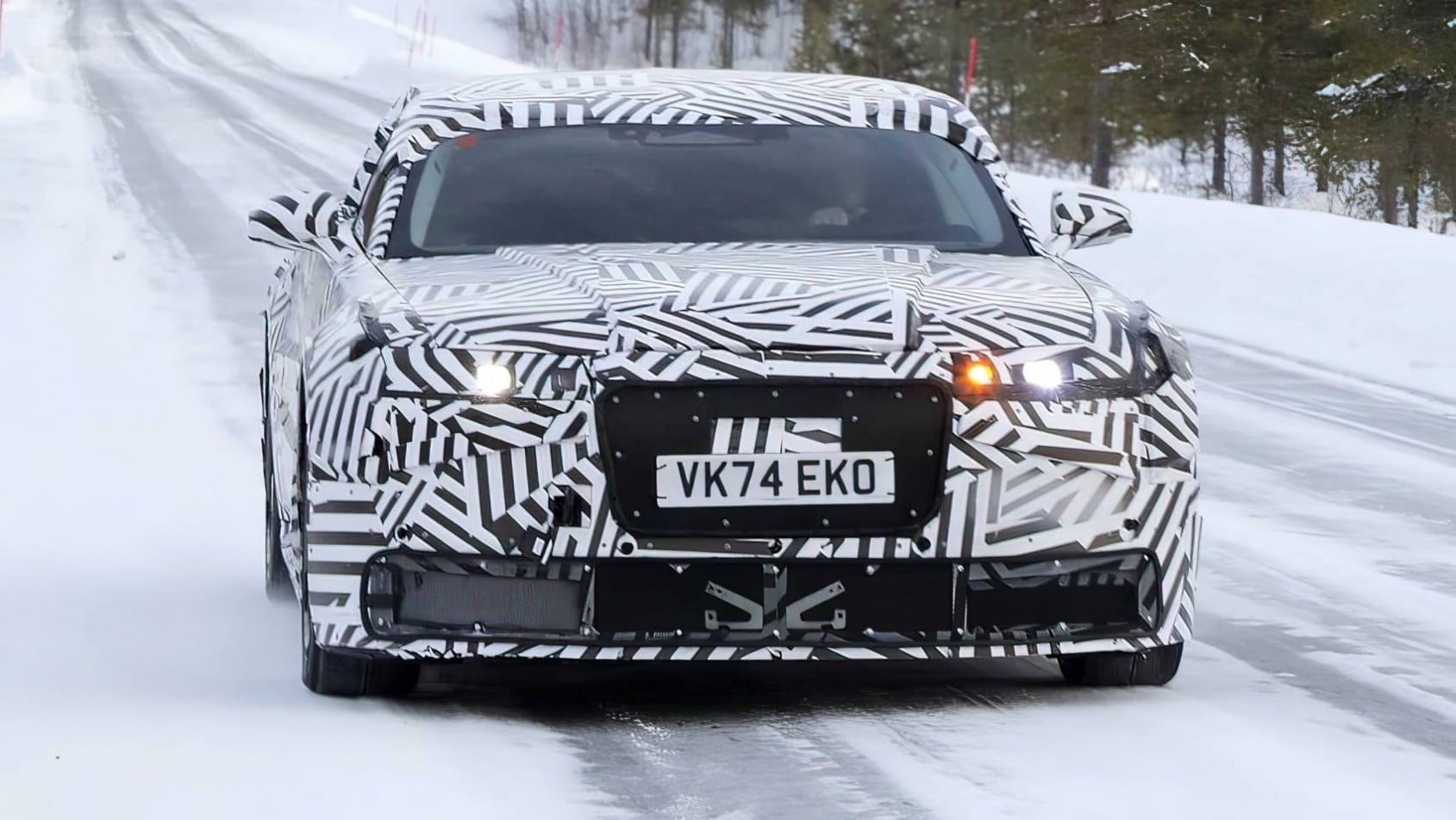 Jaguar Type 00 spyshot przód