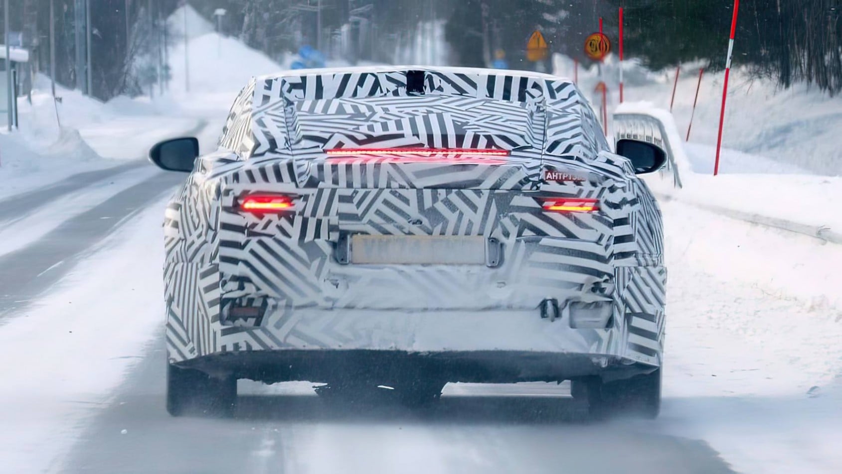 Jaguar Type 00 spyshot tył