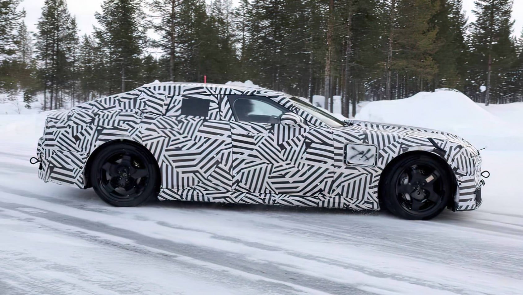 Jaguar Type 00 spyshot sylwetka