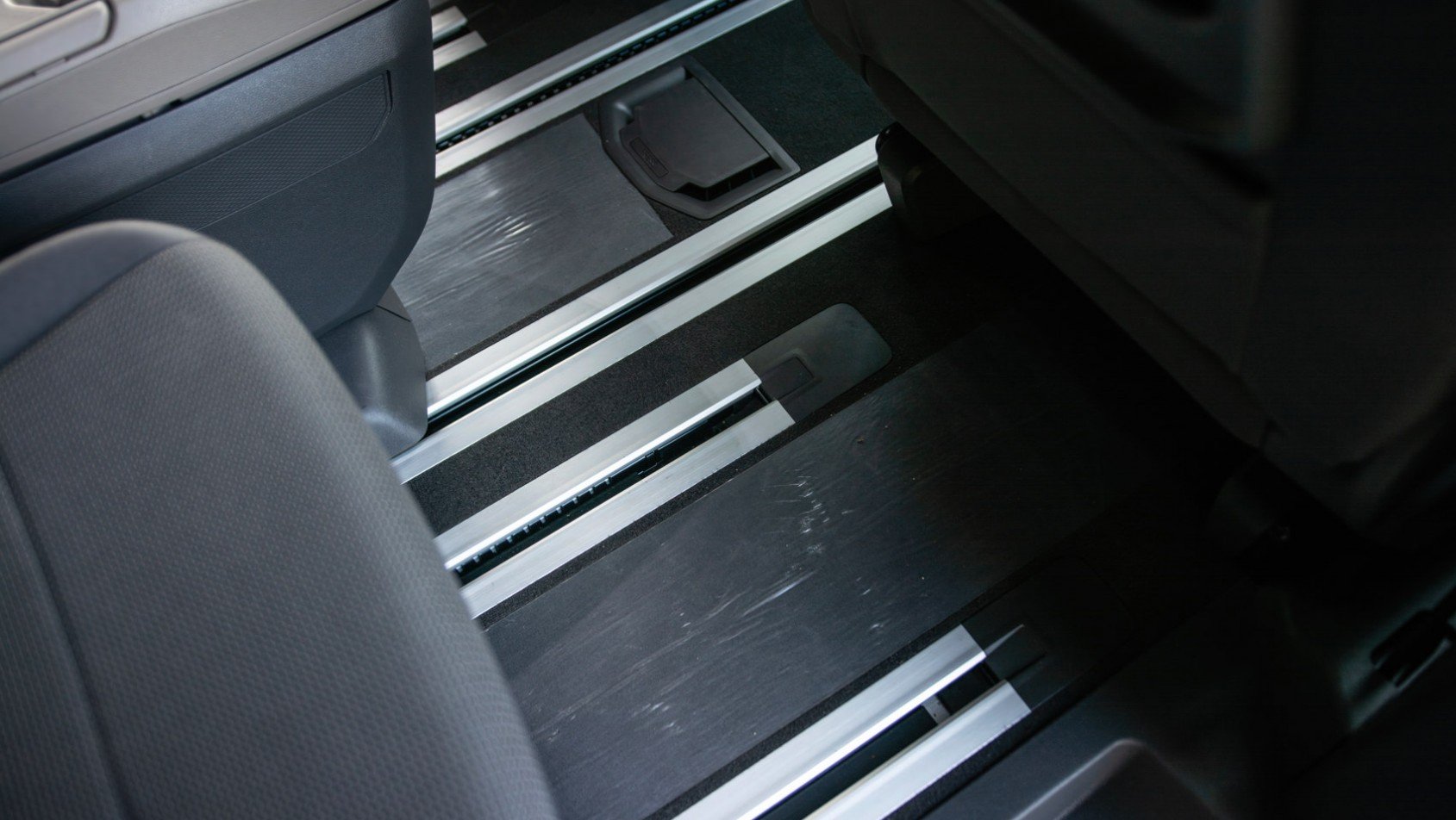 Volkswagen Multivan 2025 Volkswagen Multivan TDI szyny pod fotelami