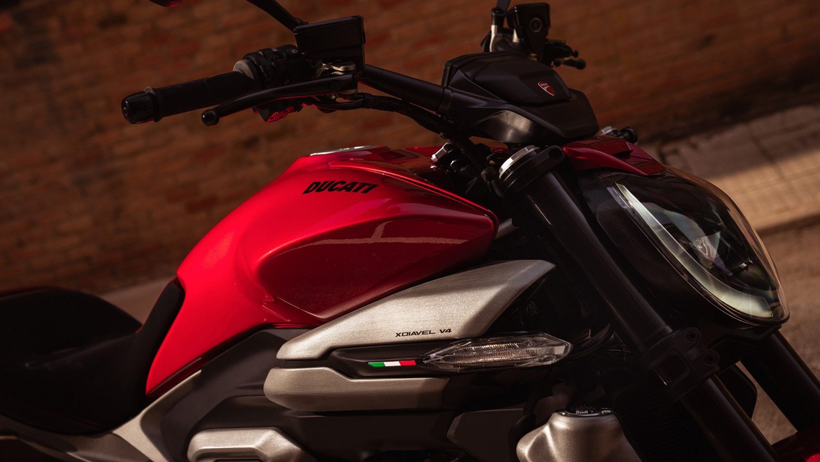 Nowy Ducati XDiavel V4 2025 - zbliżenie na bak