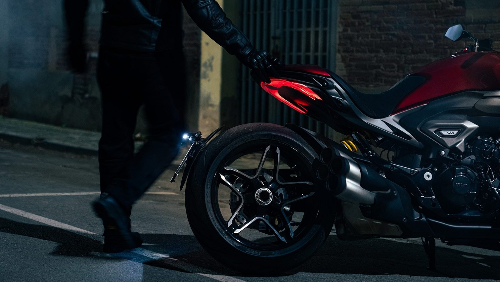 Nowy Ducati XDiavel V4 2025 na ilicy