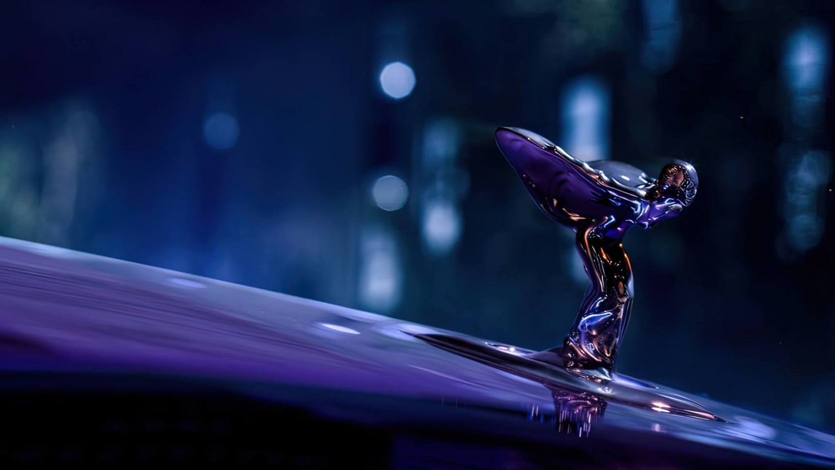 Rolls-Royce Spectre Black Badge spirit of ecstasy