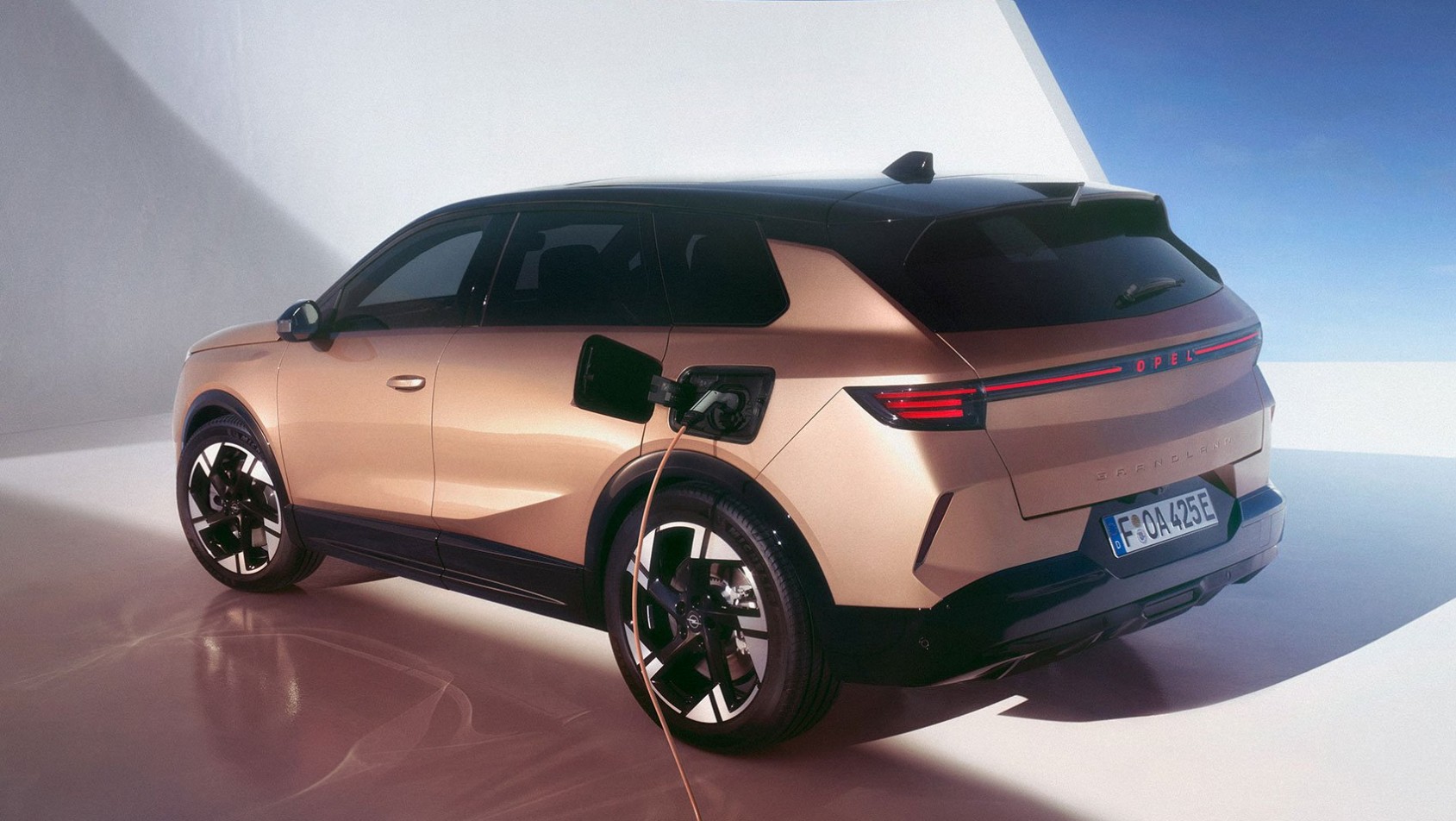 Nowy Opel Grandland - ładowanie