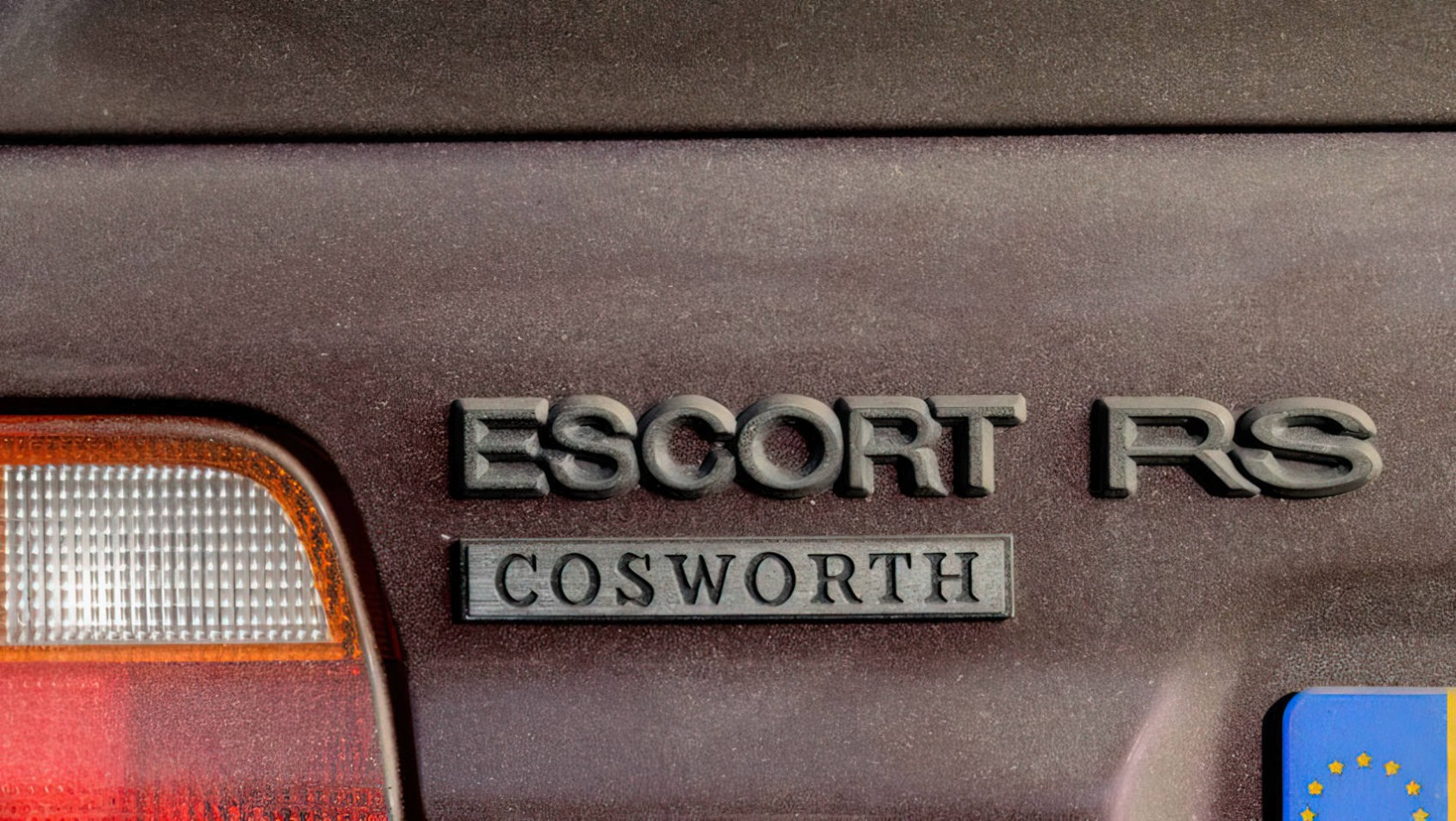 Ford Escort RS Cosworth emblemat