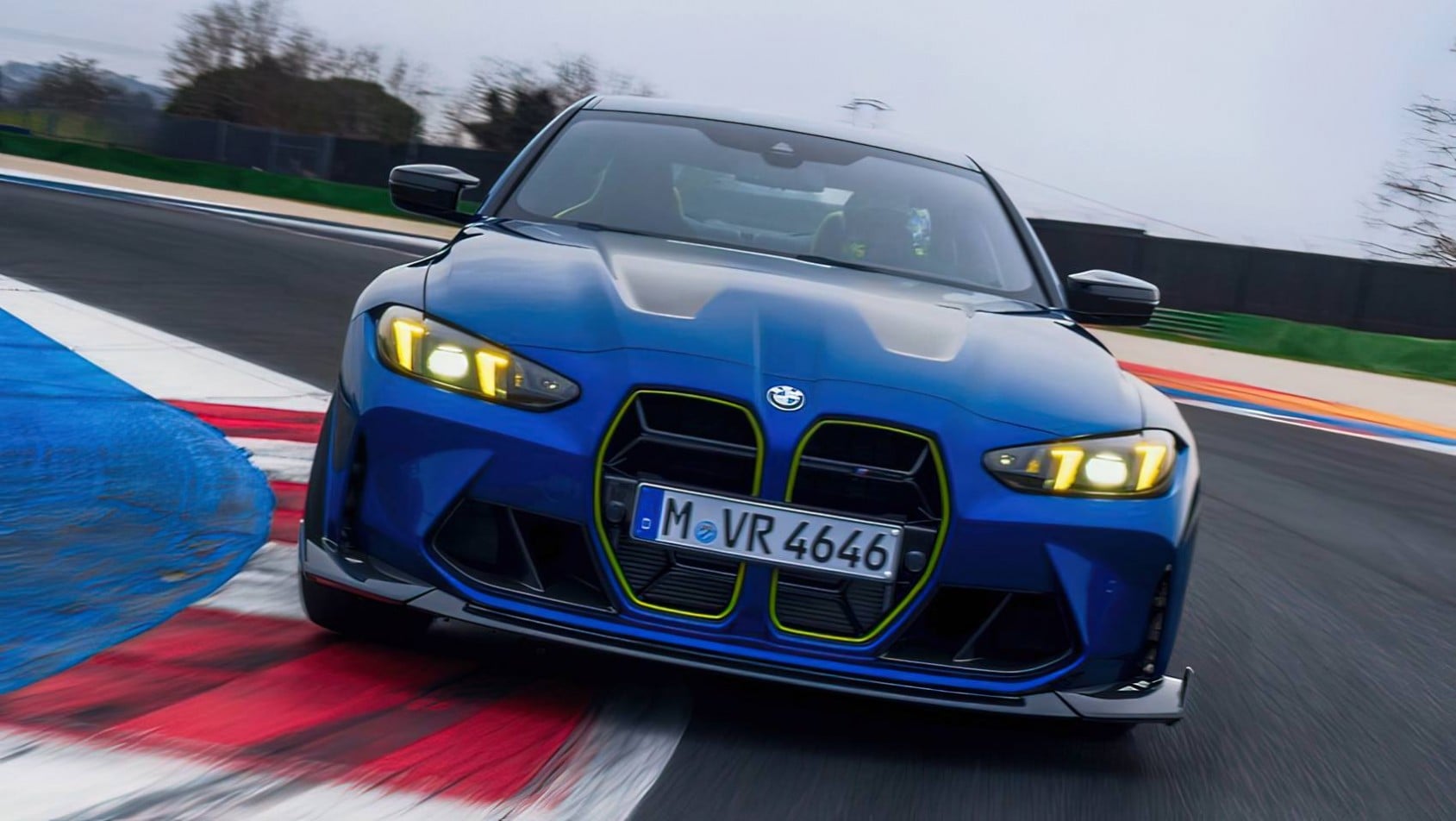 BMW M4 CS VR46 na torze