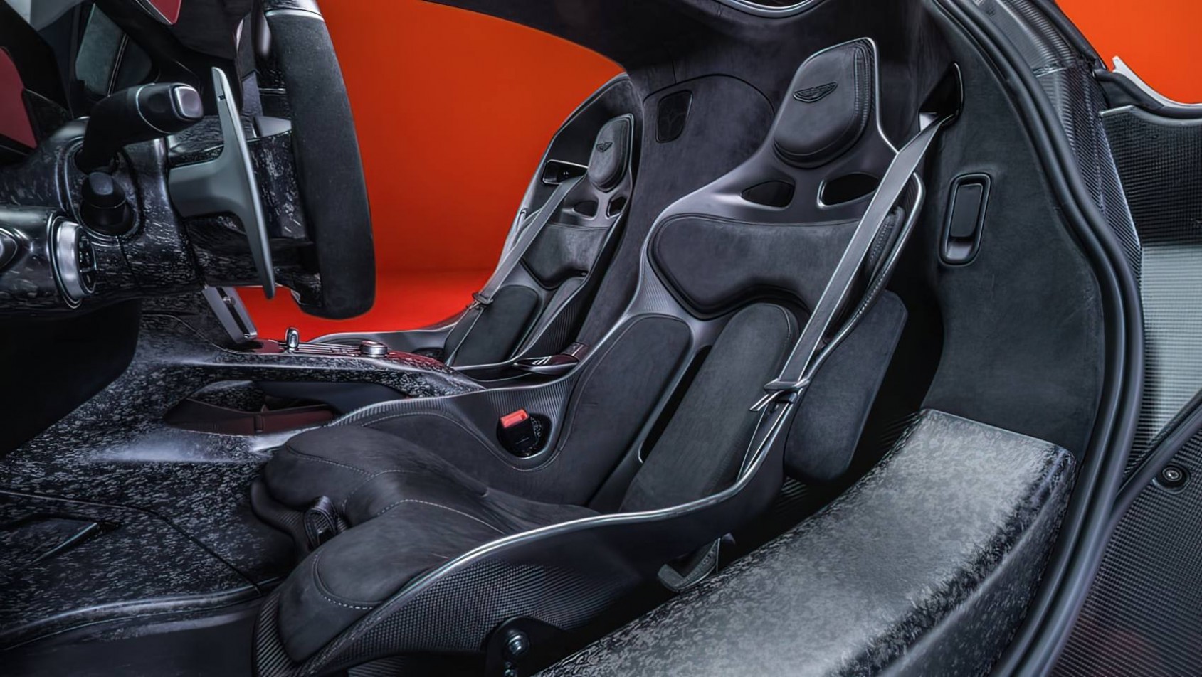 2025 Aston Martin Valhalla karbonowe fotele