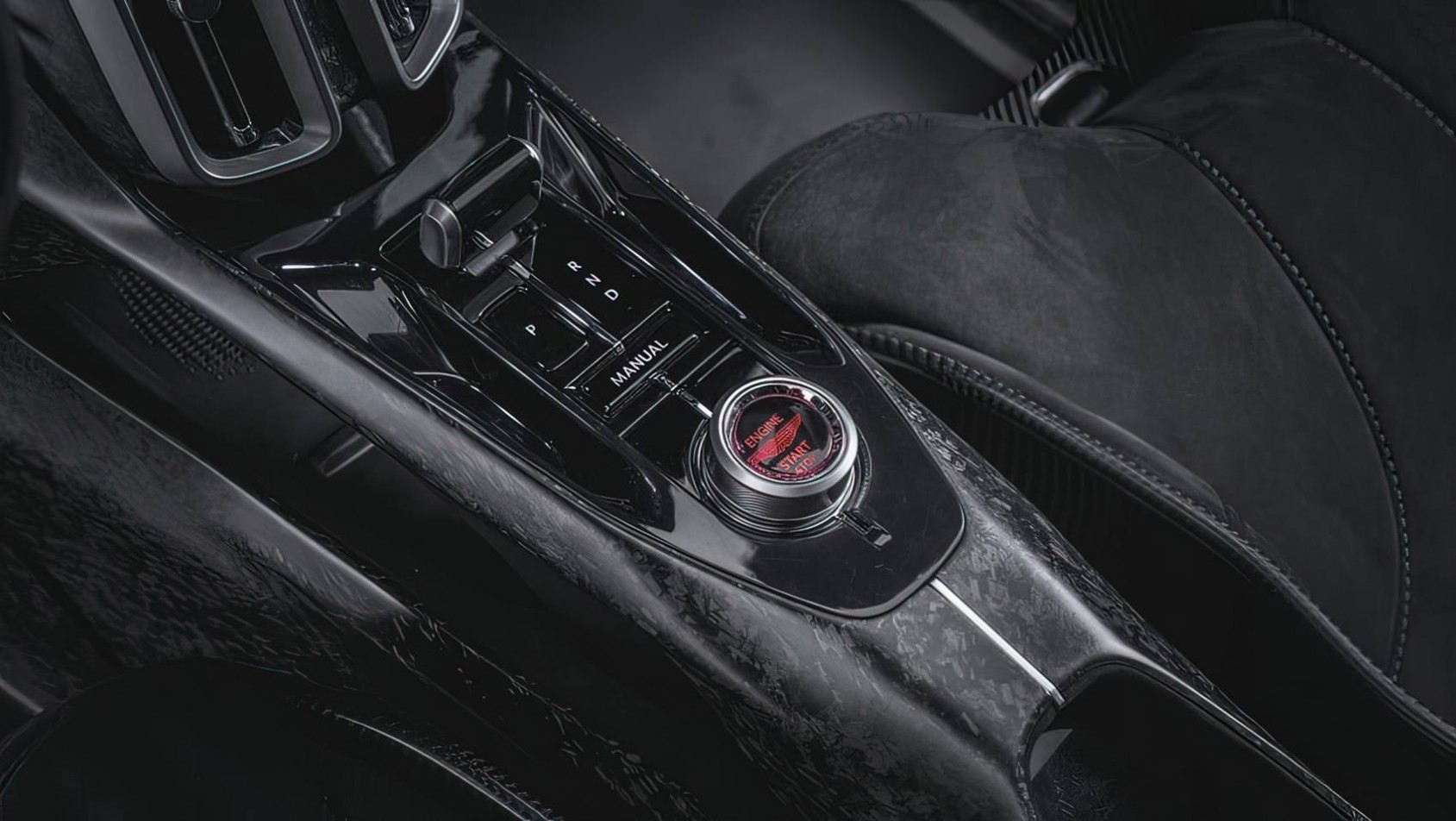 2025 Aston Martin Valhalla tryby jazdy