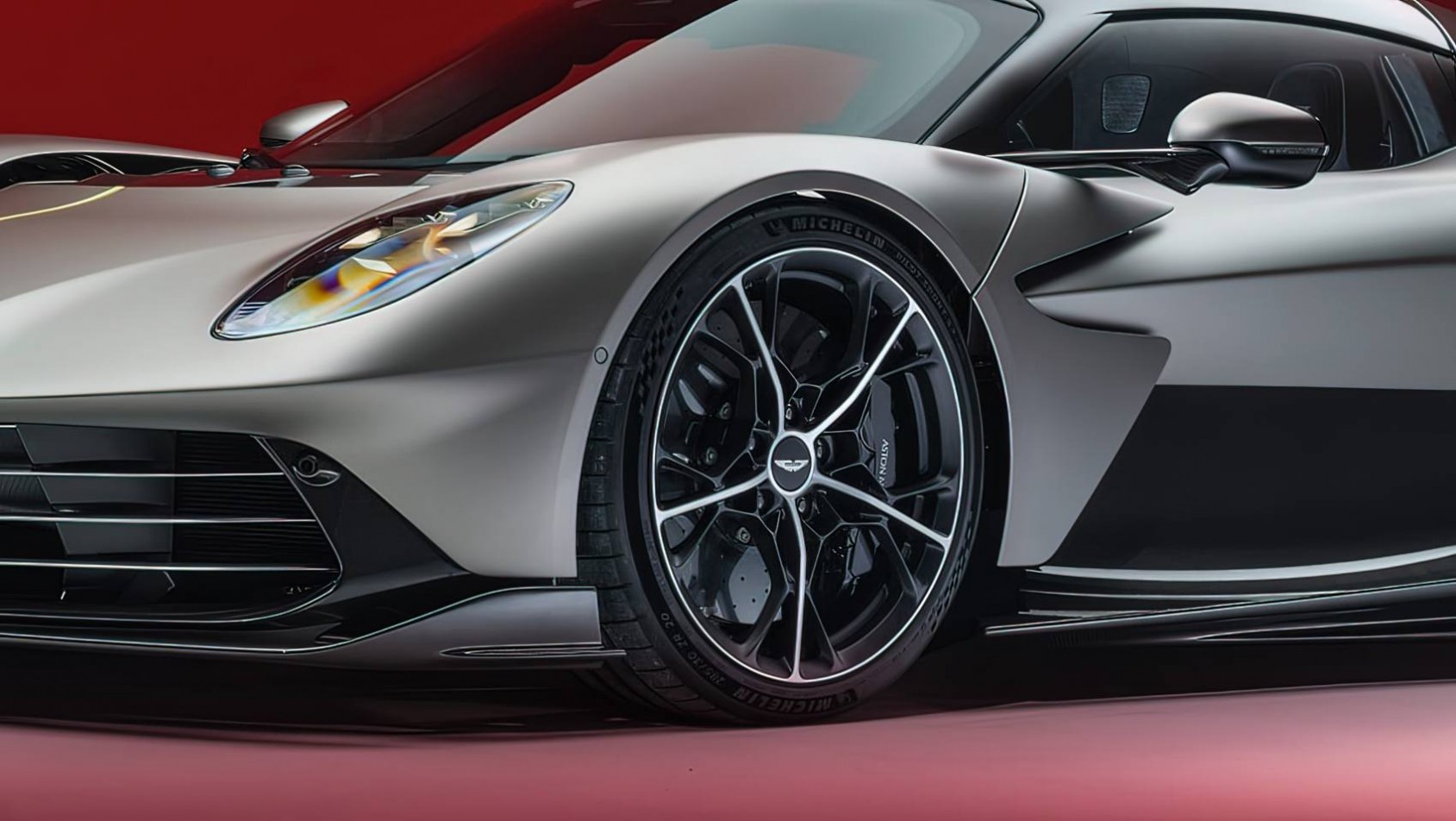 2025 Aston Martin Valhalla hamulce