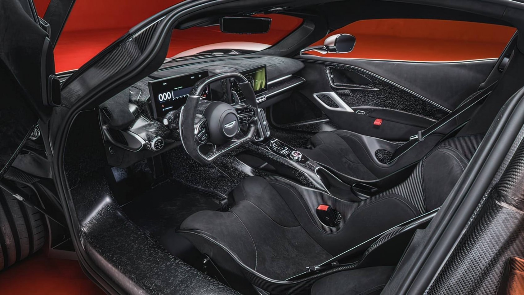 2025 Aston Martin Valhalla wnętrze produkcyjne