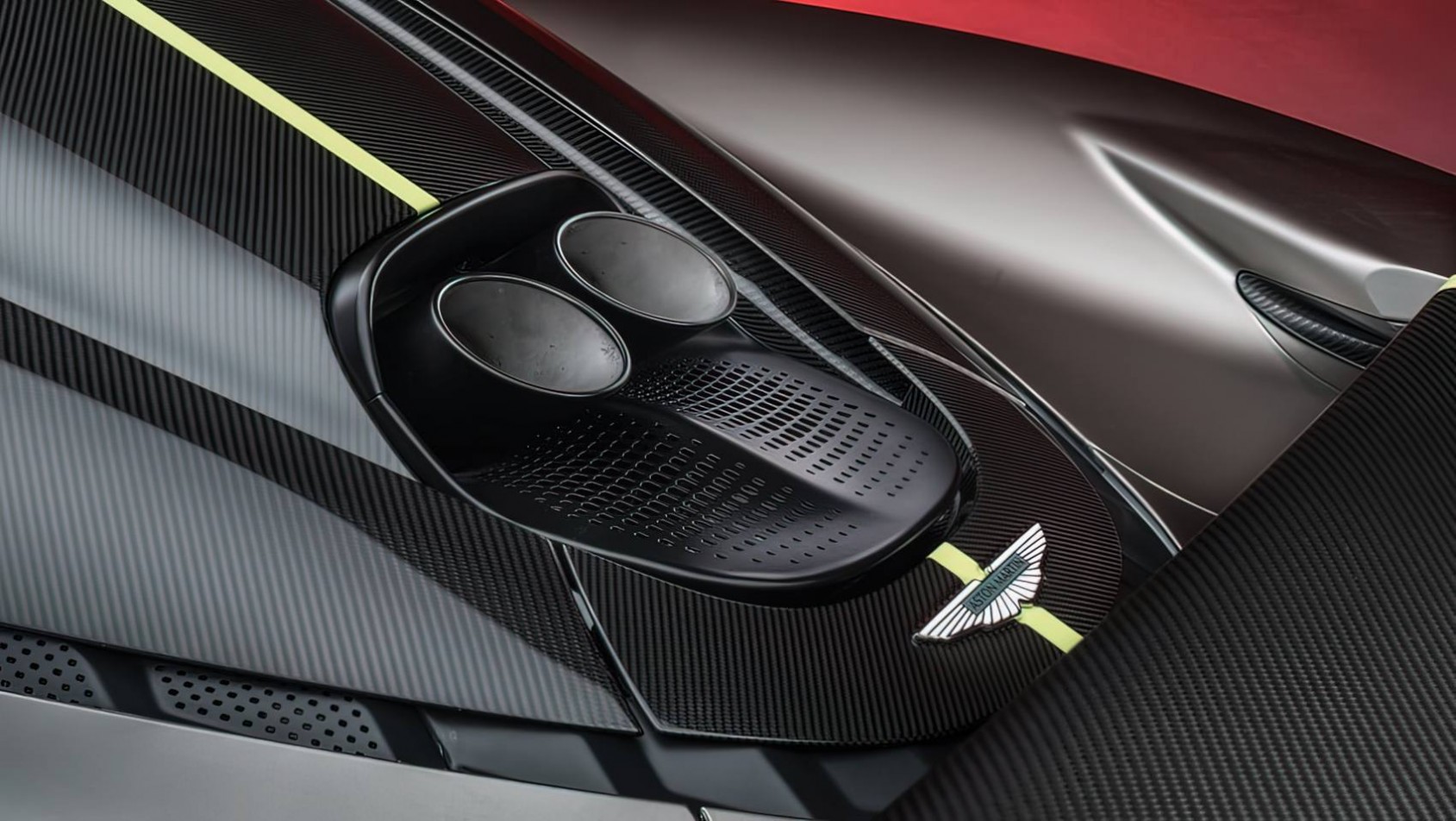 2025 Aston Martin Valhalla końcówki wydechu
