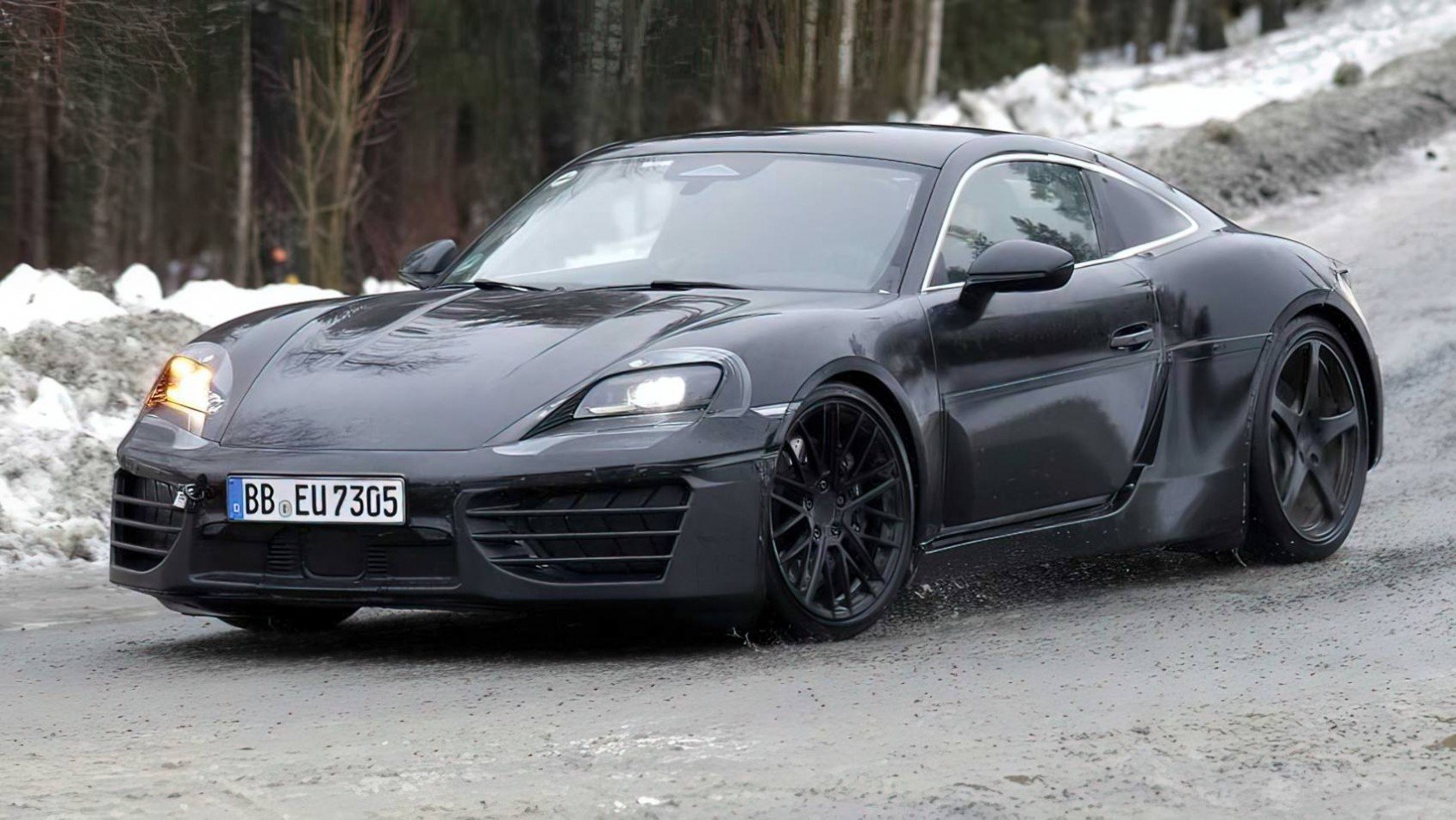 2025 Porsche 718 Cayman EV zima