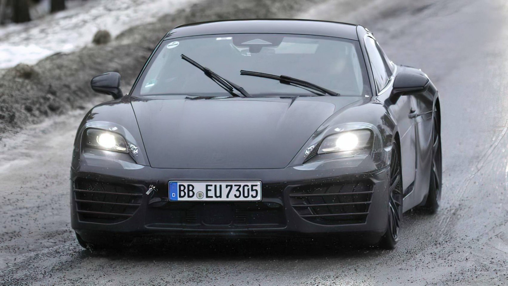2025 Porsche 718 Cayman EV pas przedni