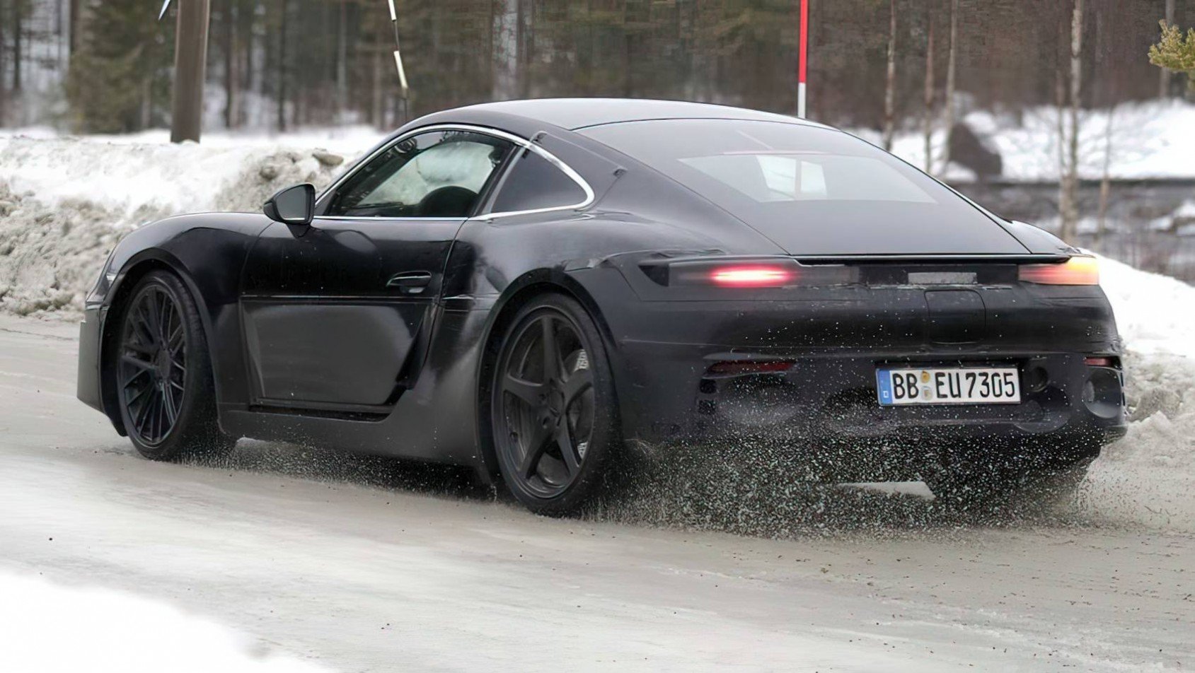 2025 Porsche 718 Cayman EV przed premierą
