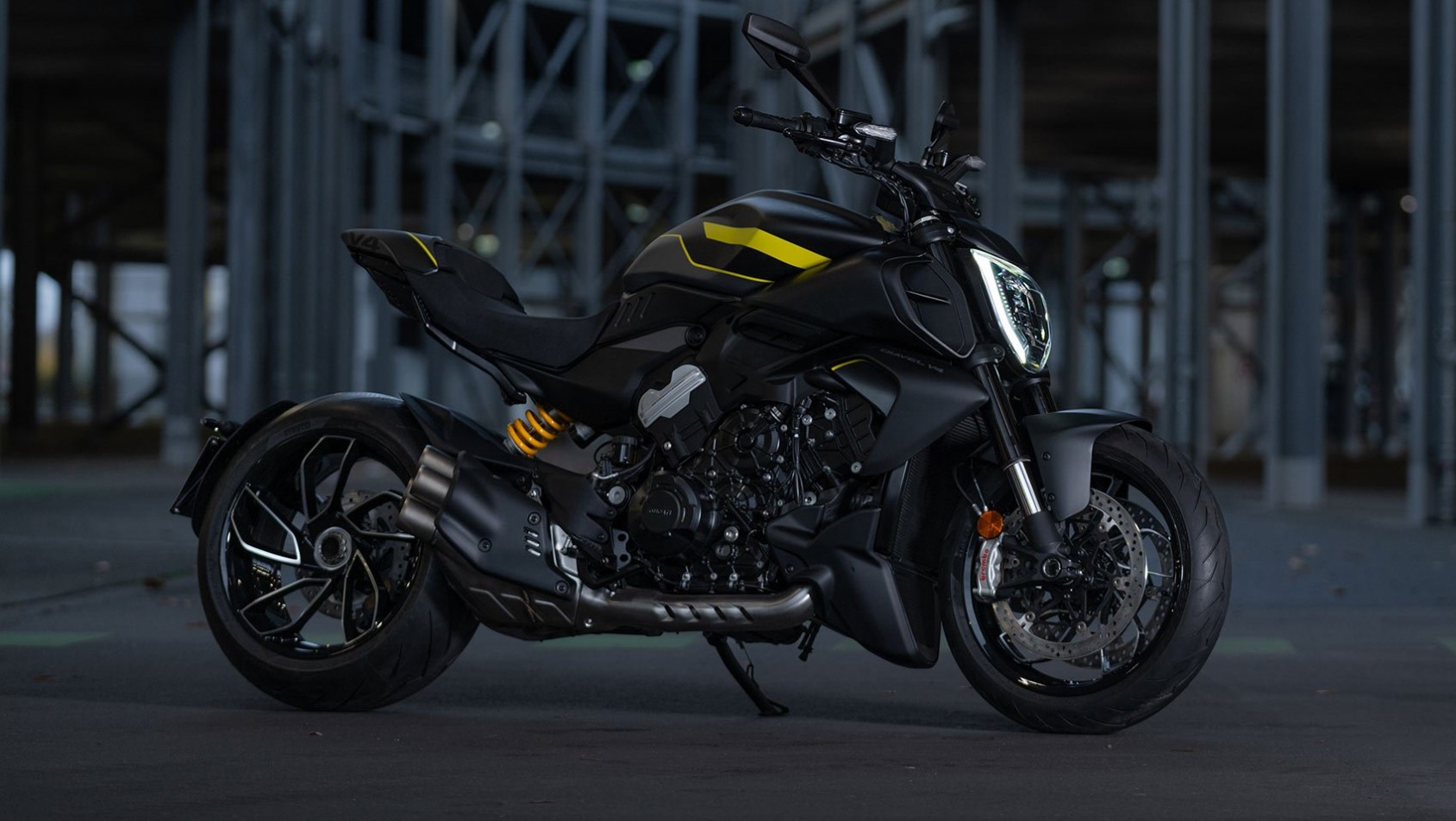 Ducati Diavel V4 Black Roadster Livery 2025