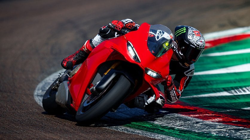 Ducati Panigale V4 Ducati Panigale V4 na torze