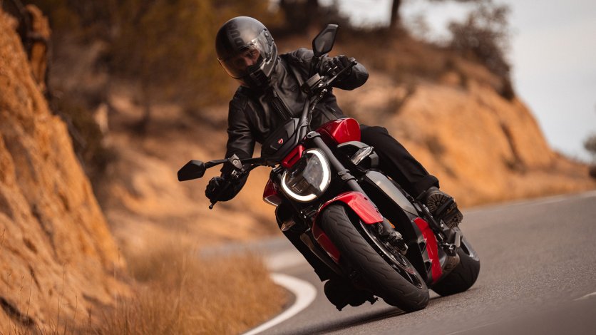 Nowy XDiavel V4: cruiser od Ducati z silnikiem V4 Granturismo