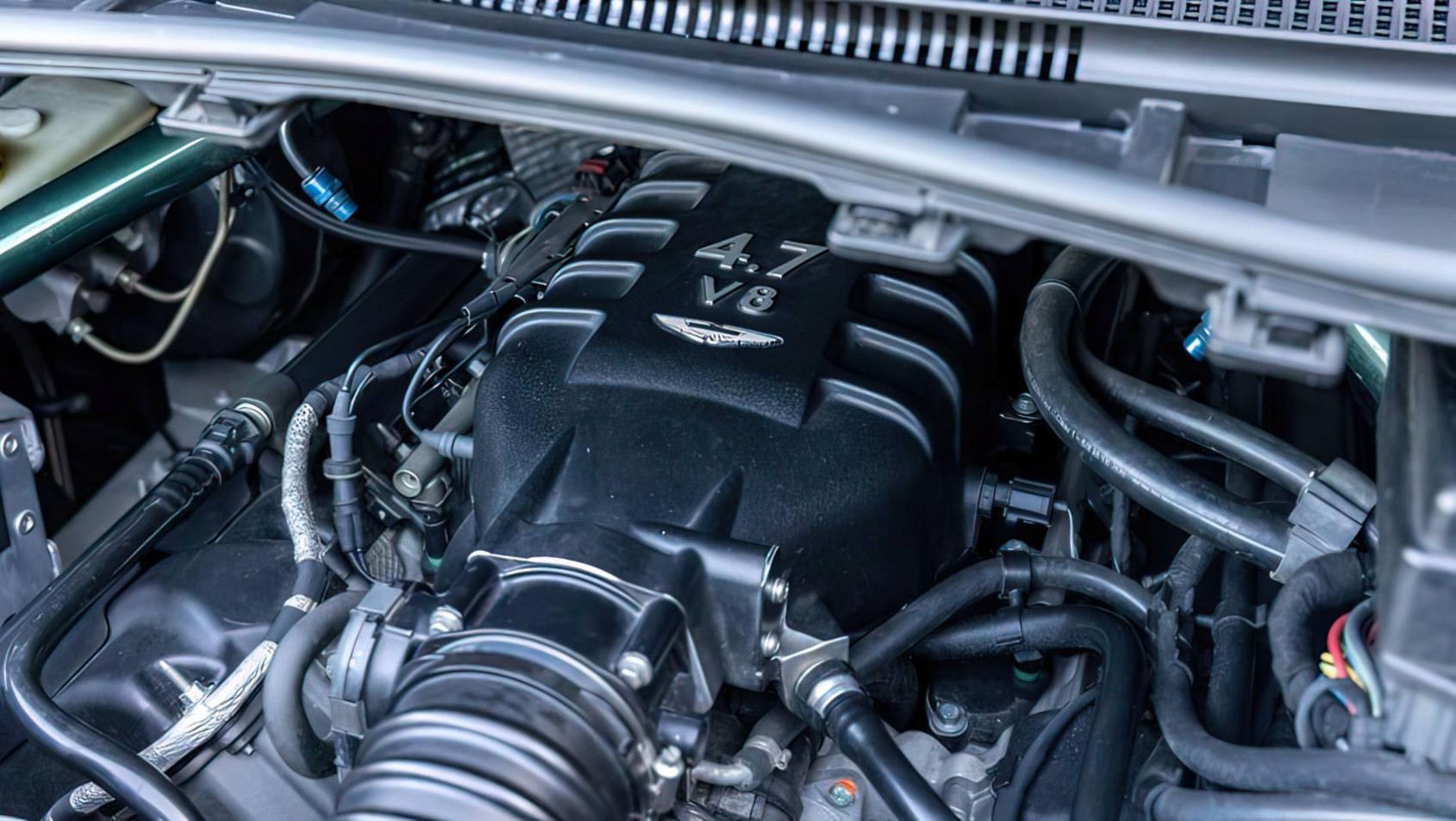 Aston Martin Cygnet V8 silnik