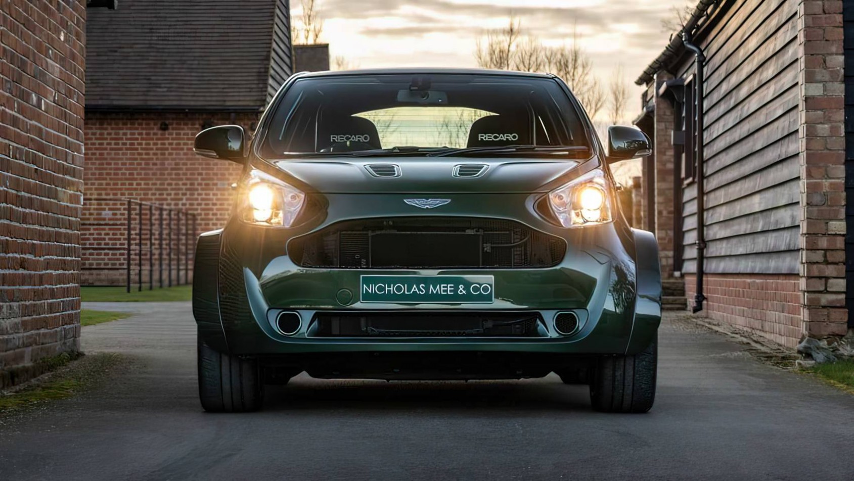 Aston Martin Cygnet V8 przód