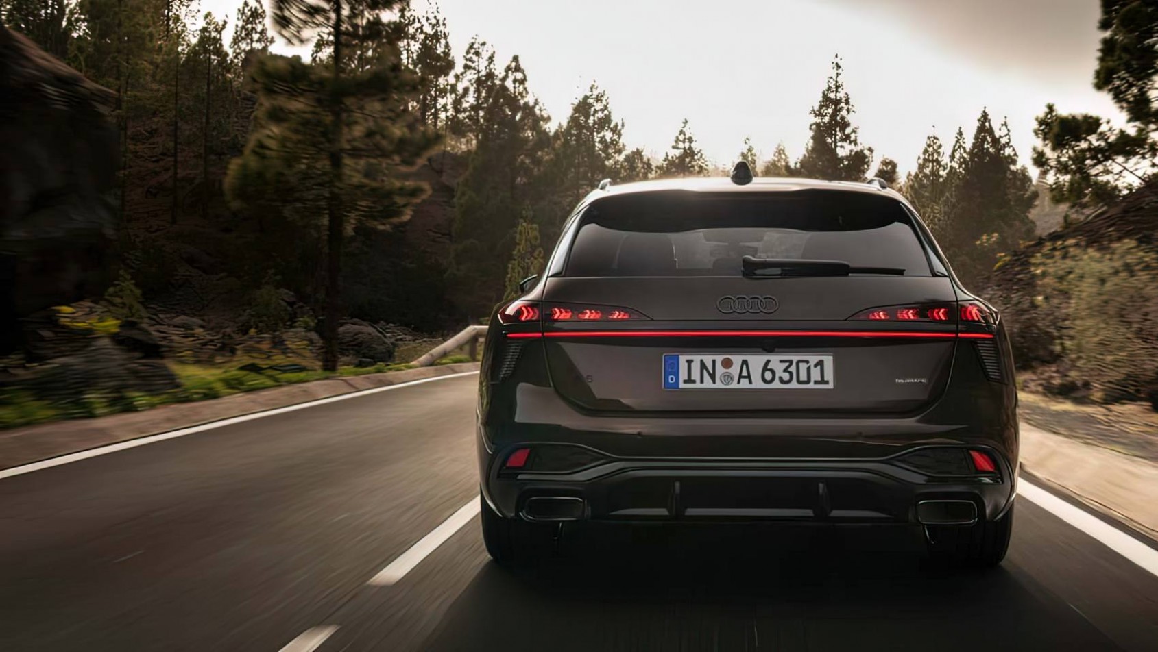 2025 Audi A6 Avant tylny pas