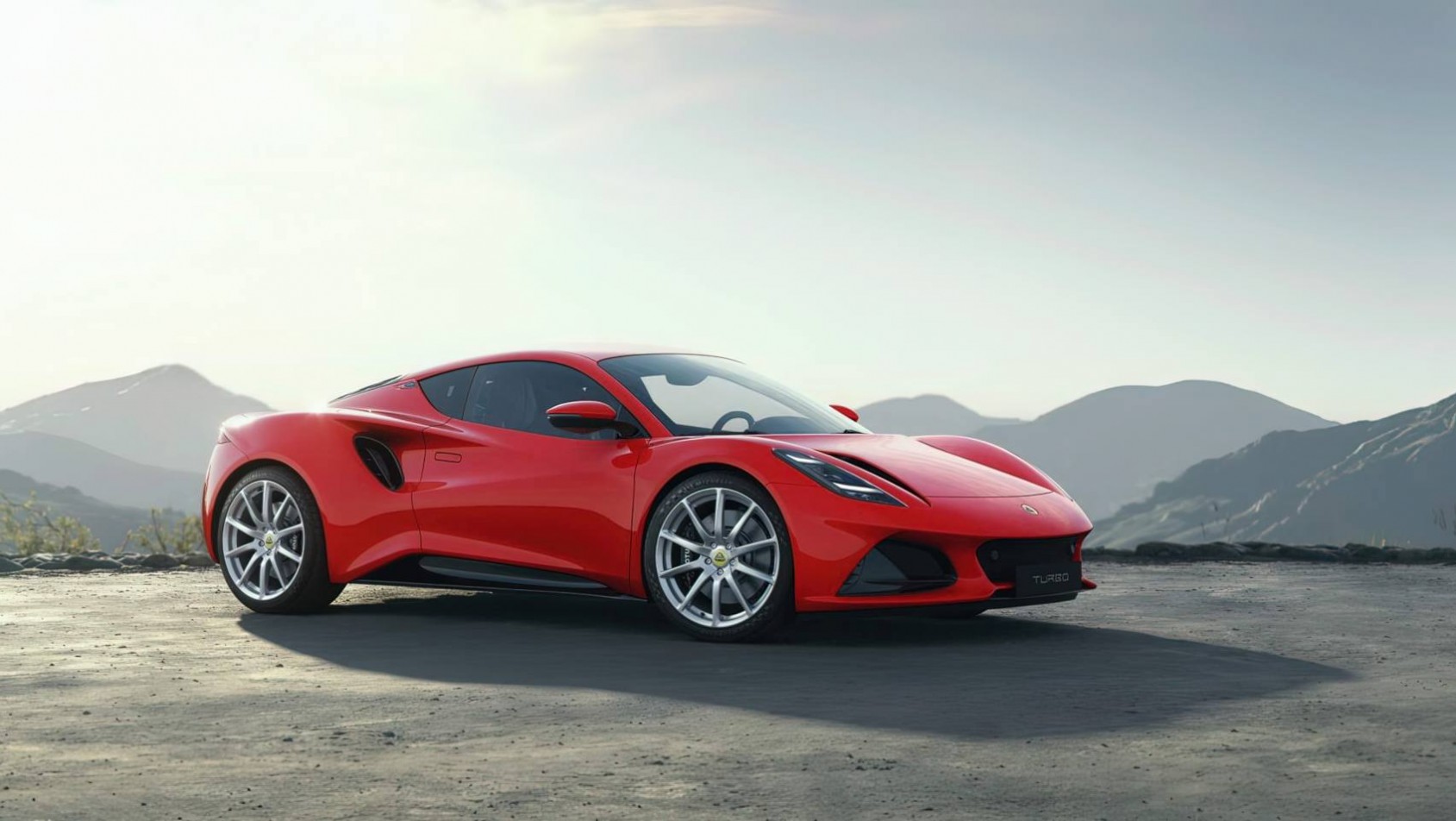 2025 Lotus Emira Turbo SE lifting