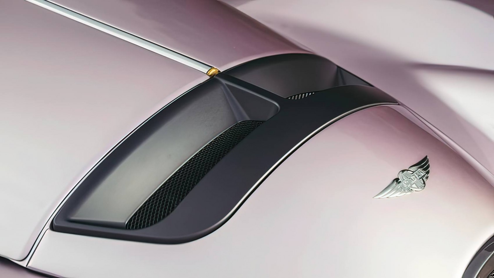 2025 Morgan Supersport maska silnika