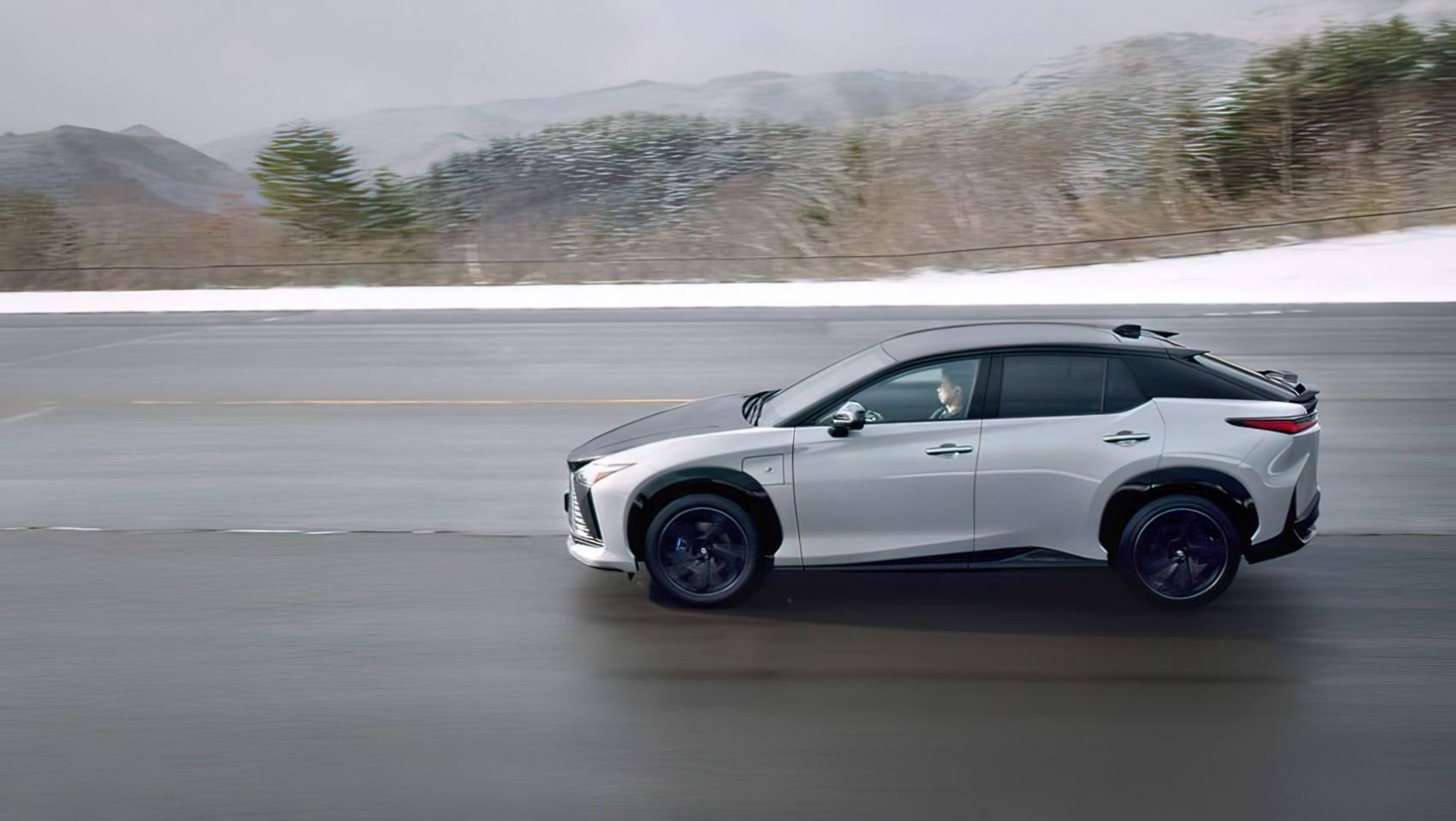 2025 Lexus RZ 550e F-Sport prowadzenie