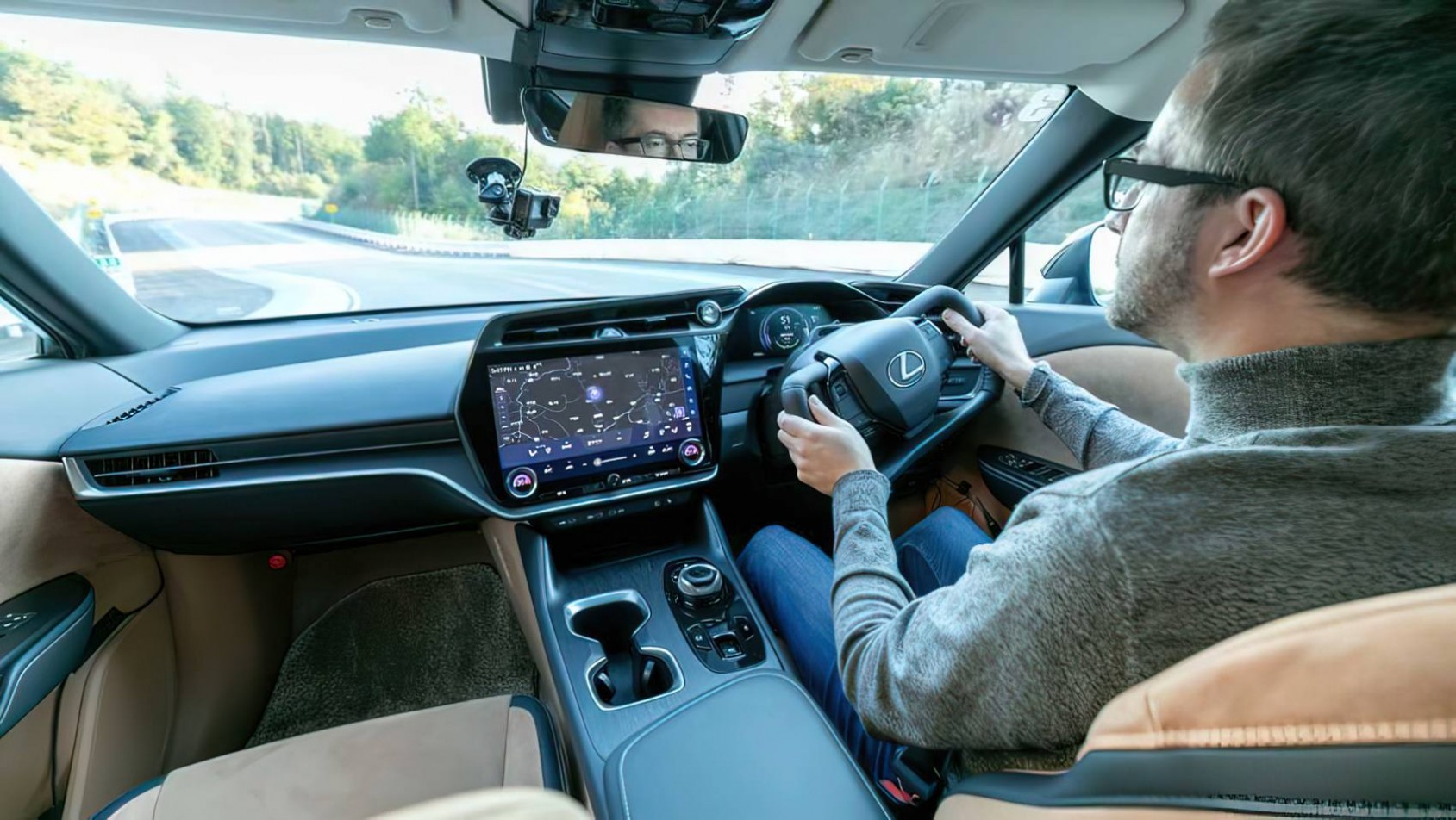 2025 Lexus RZ 550e F-Sport prototyp