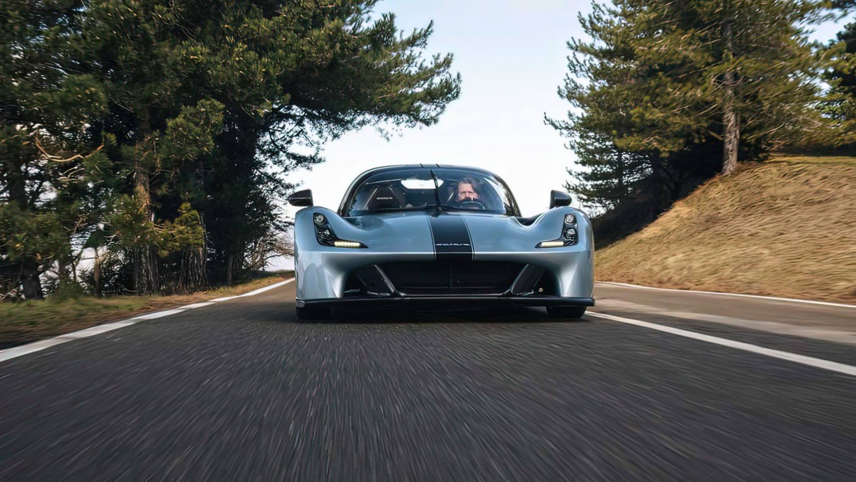2025 Dallara Stradale na drodze