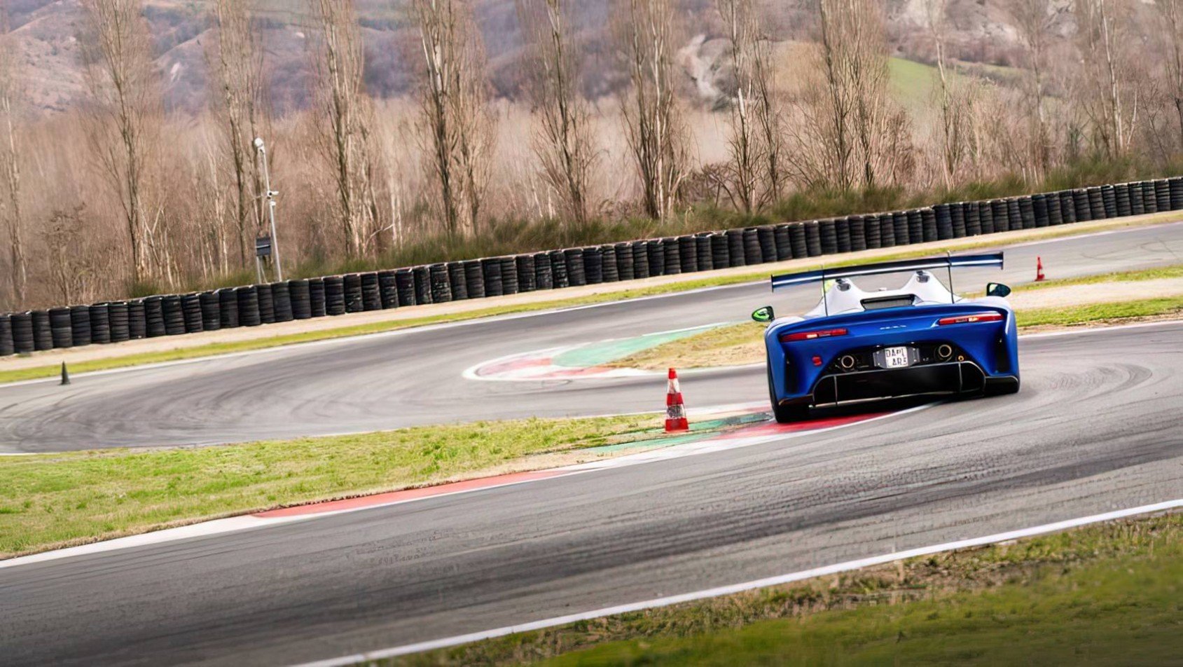 2025 Dallara Stradale barchetta na torze