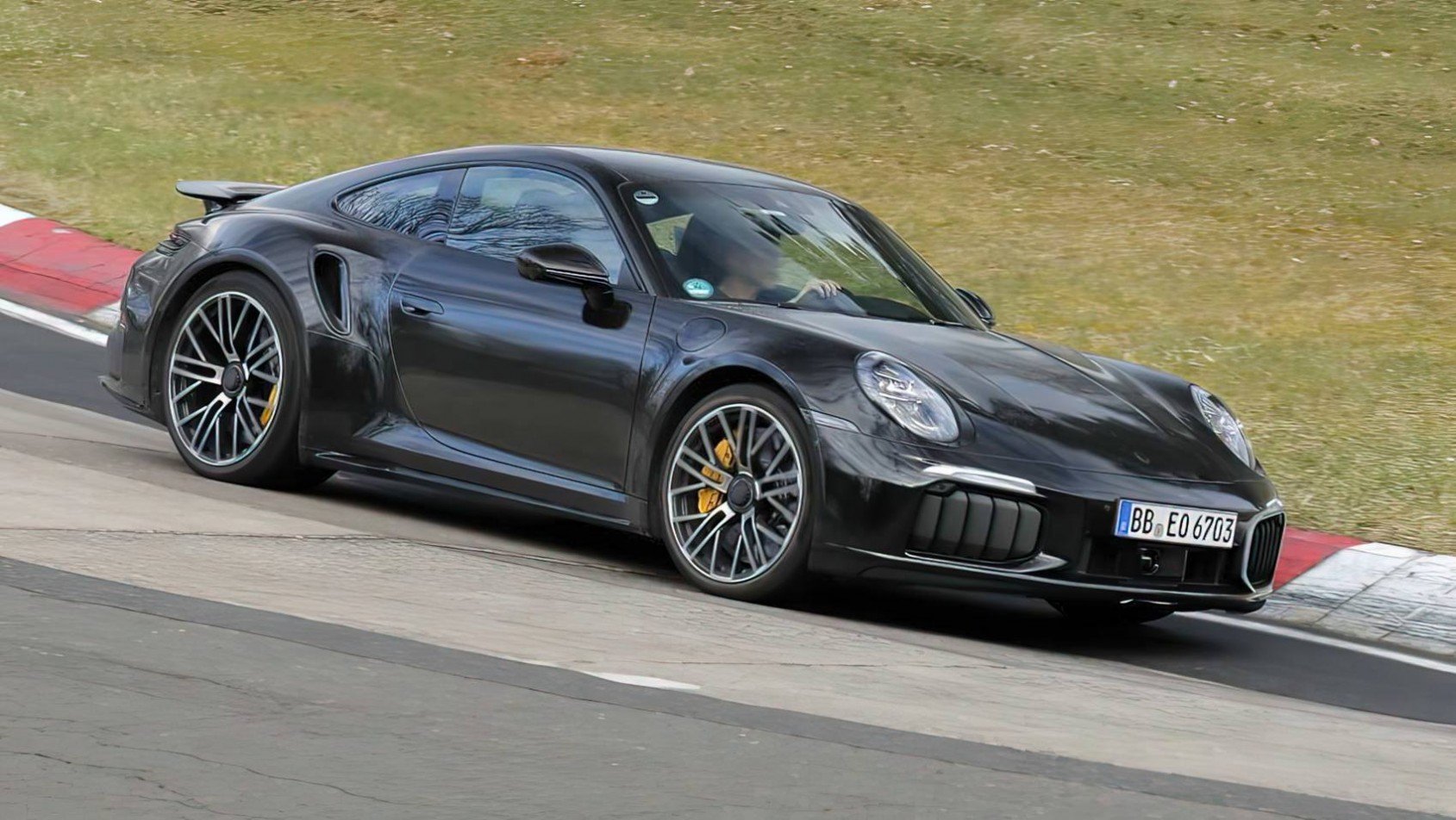 Porsche 911 992.2 turbo spyshot główne