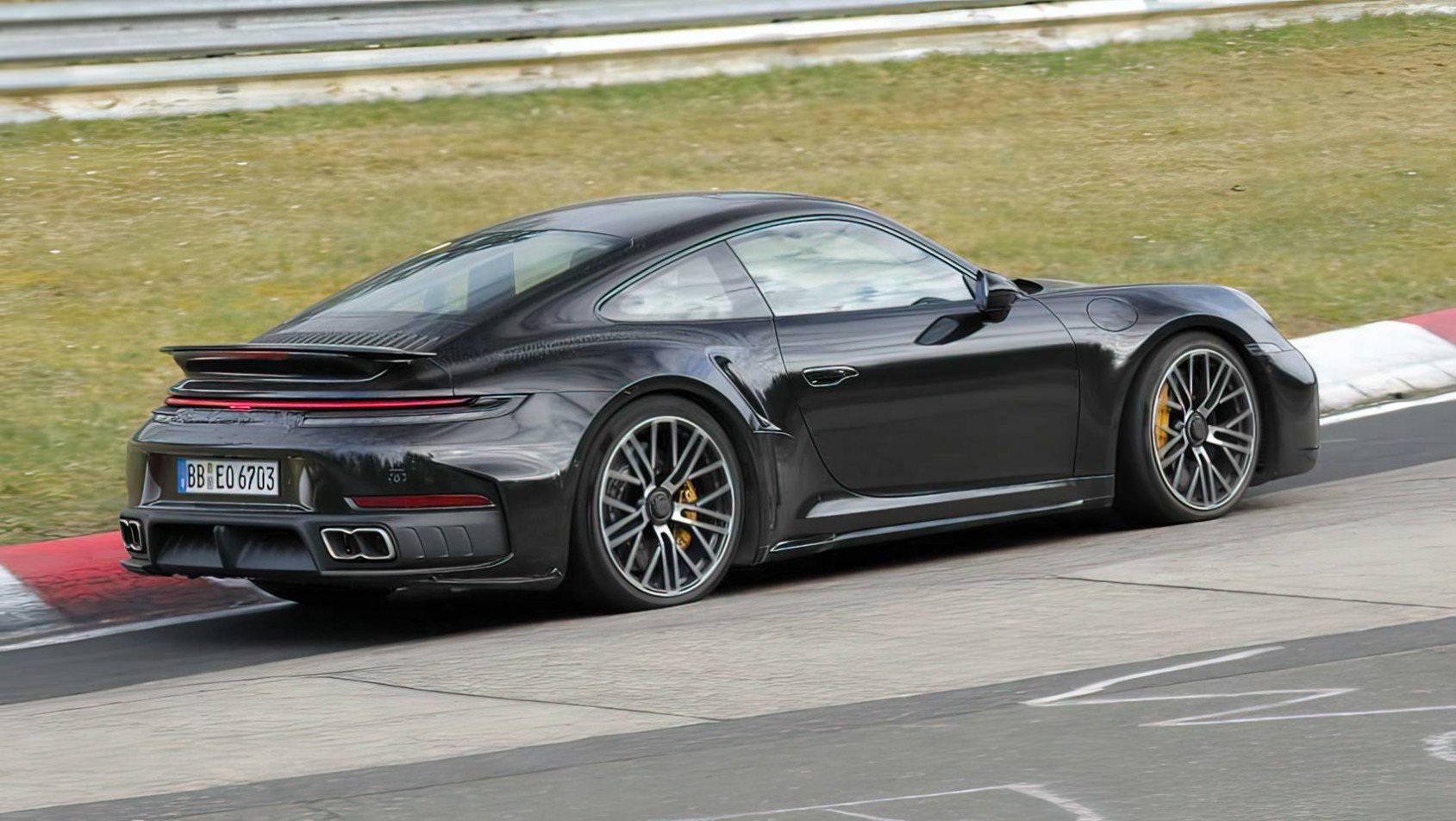 Porsche 992.2 turbo testy na torze