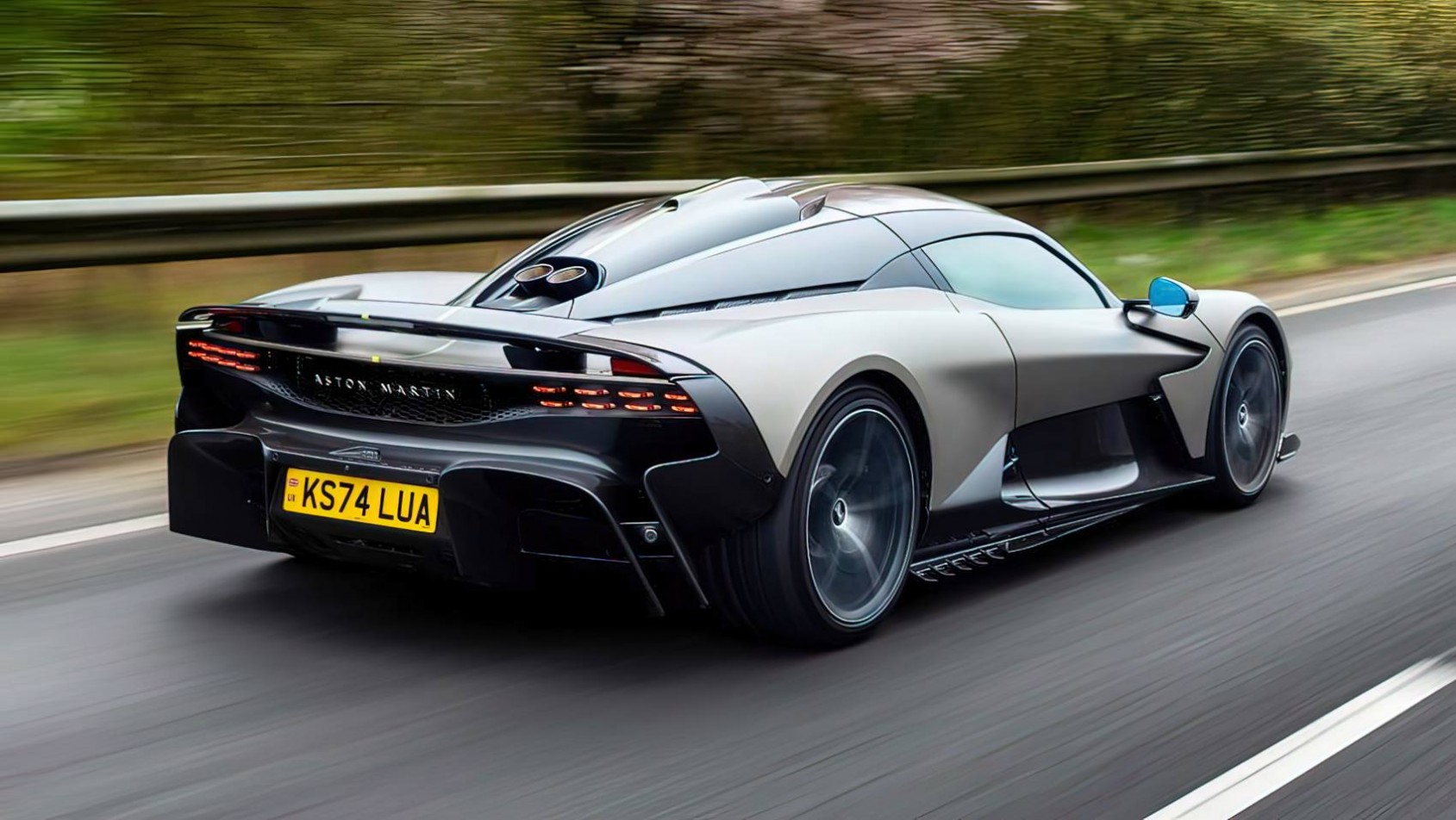 Aston Martin Valhalla 2025 testy