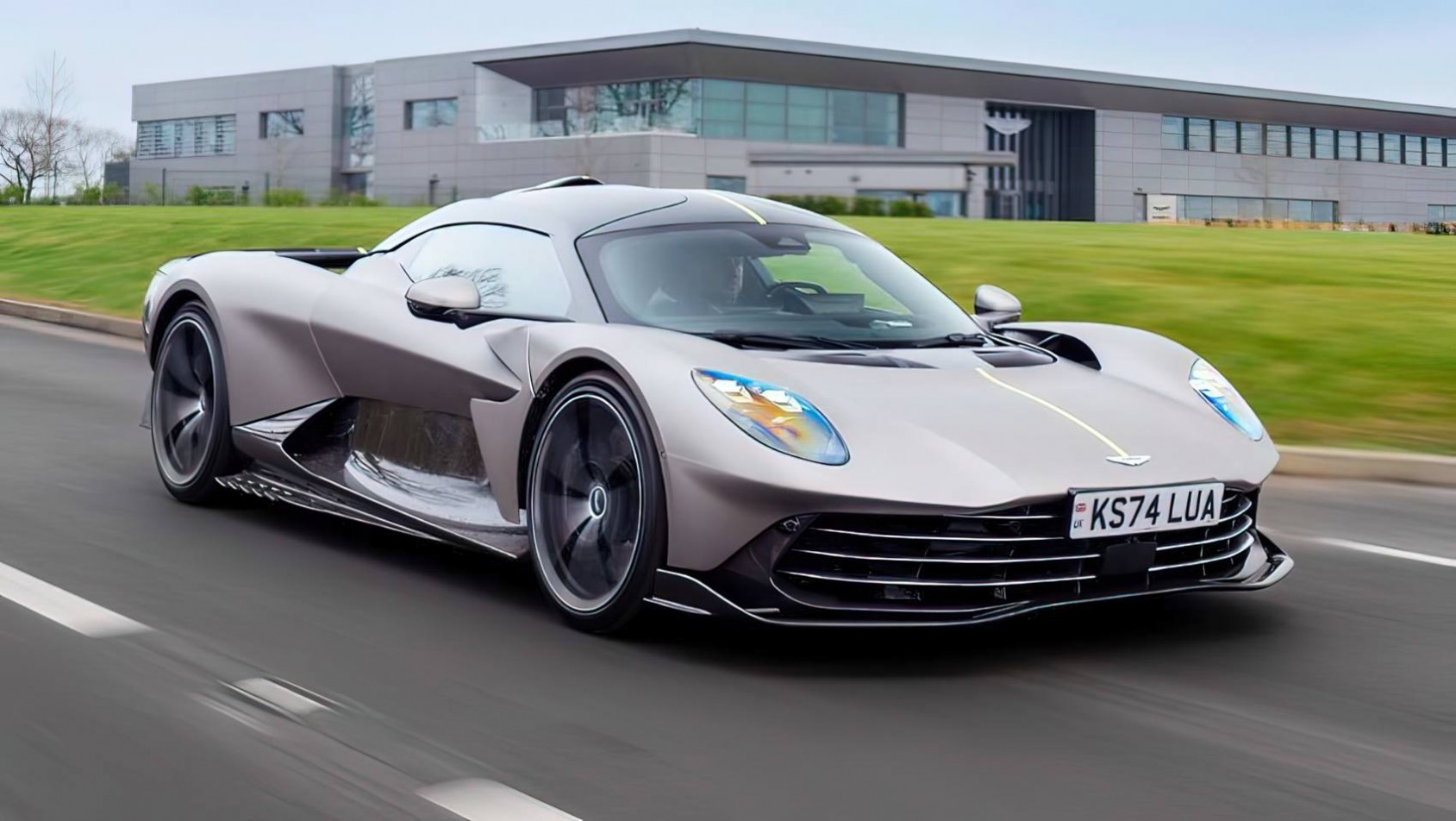 Aston Martin Valhalla testy silverstone