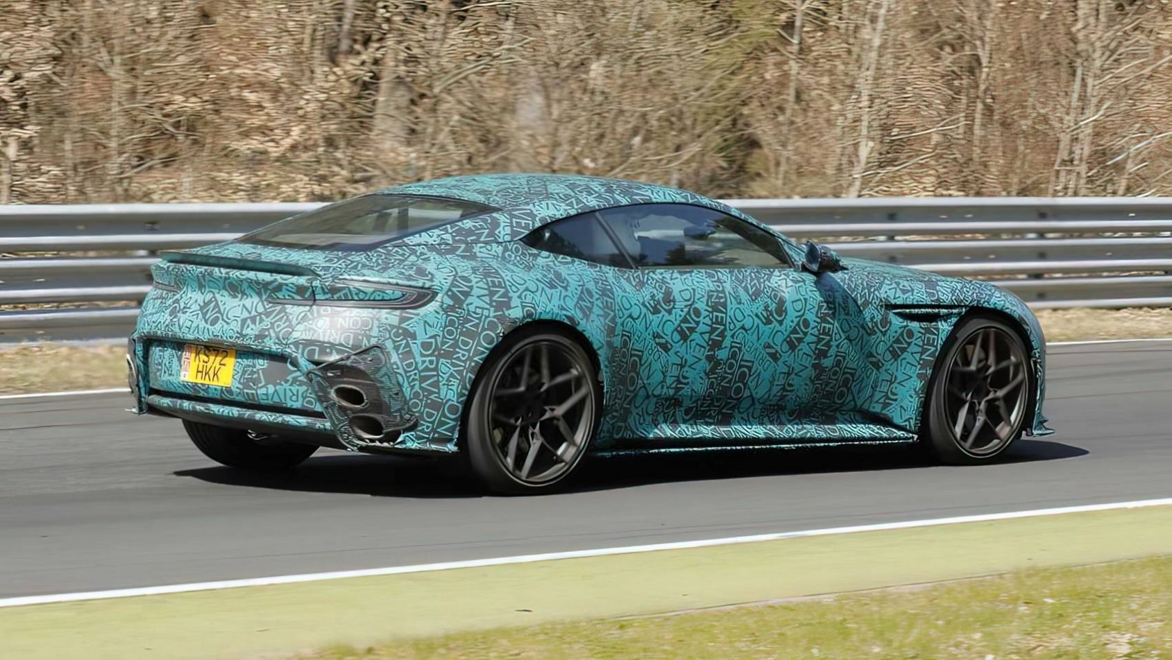 2026 Aston Martin DB12 AMR sylwetka