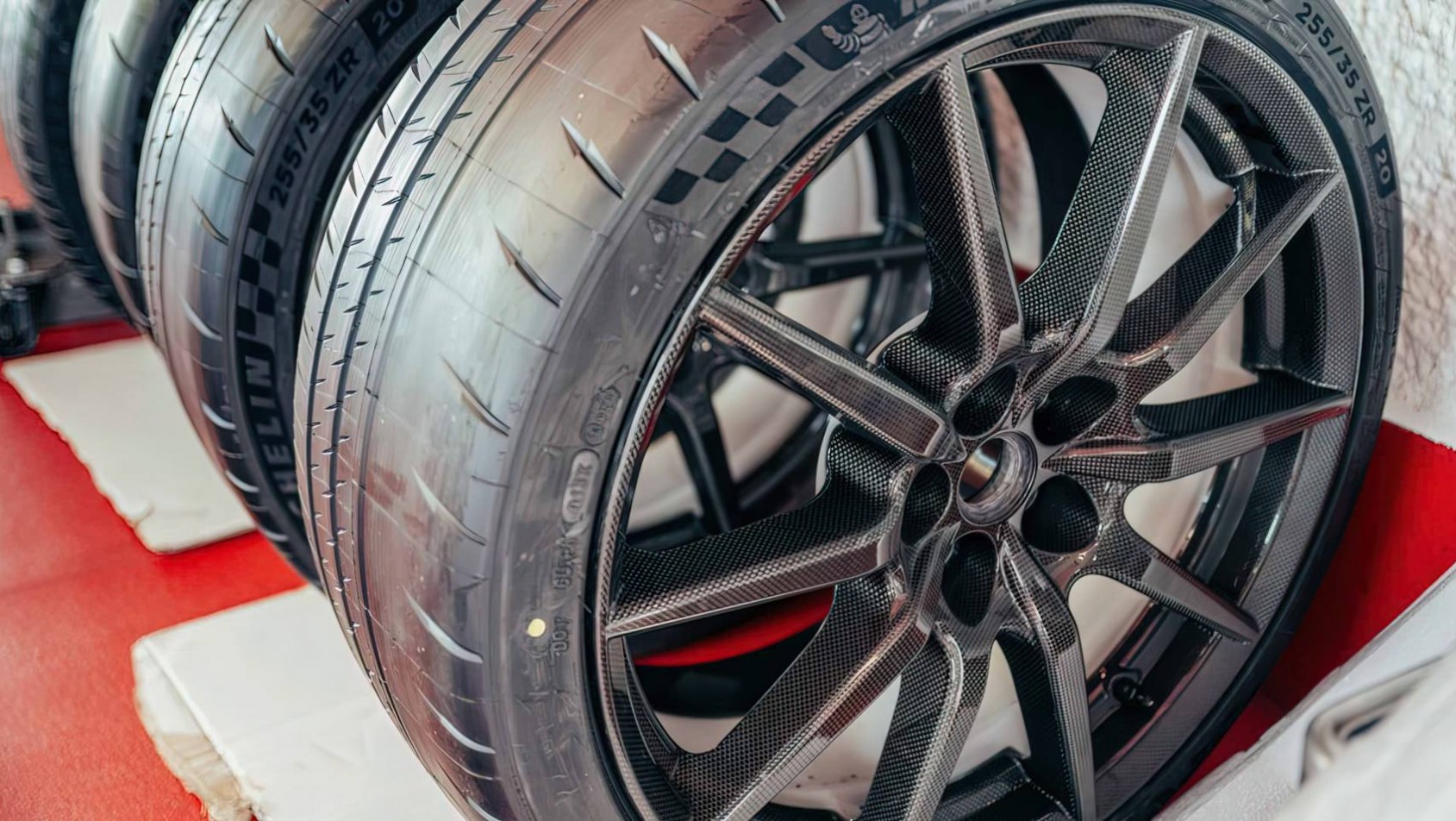 koło z włókien węglowych