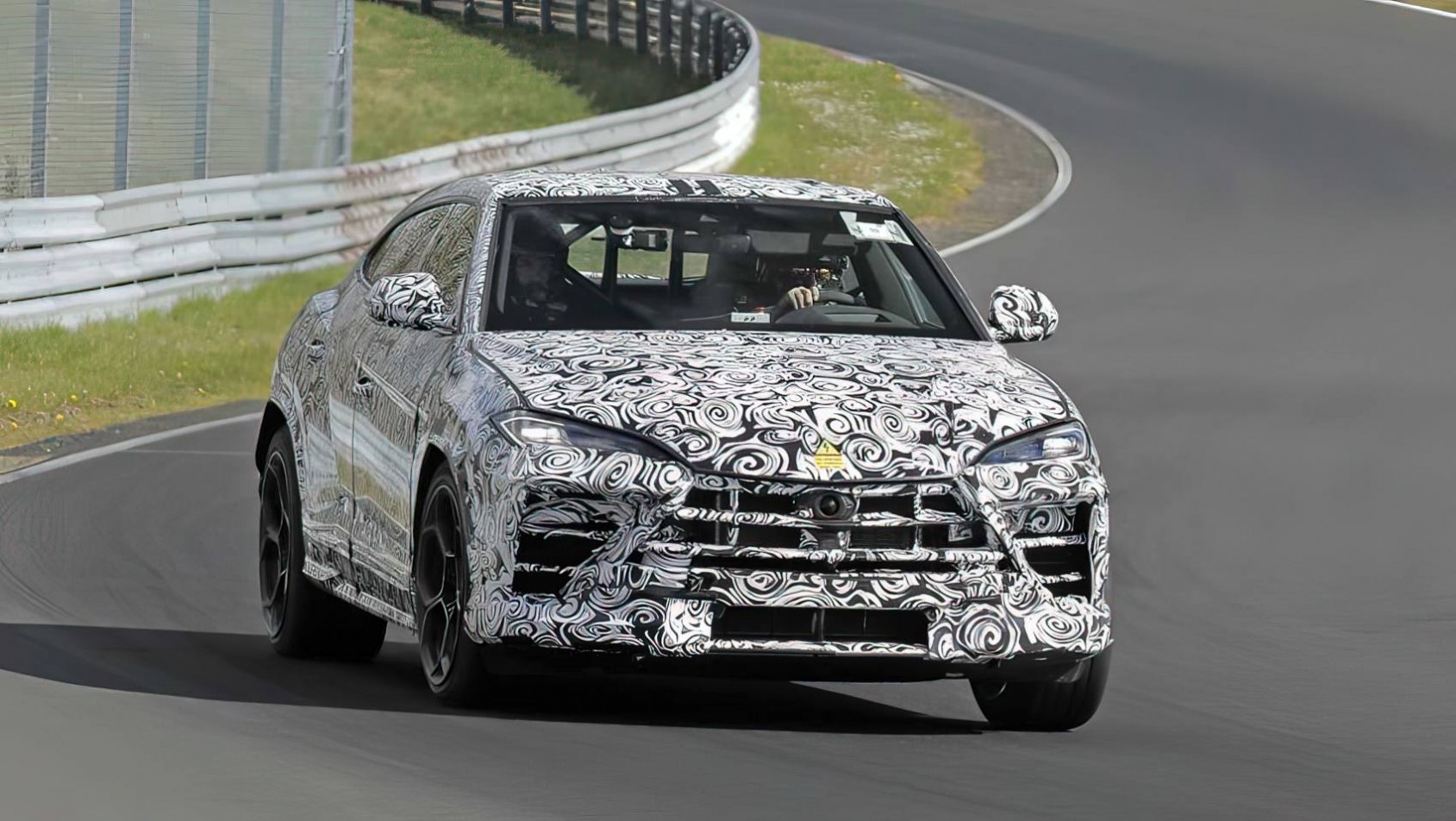 2026 Lamborghini Urus Performante spyshot