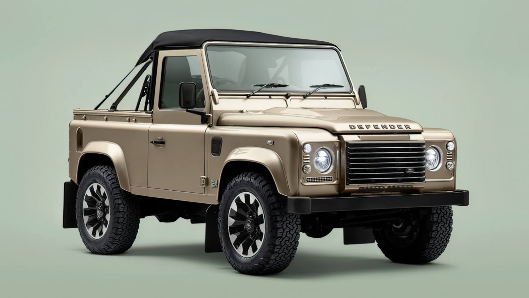 Land Rover Defender Soft Top V8 prezentacja
