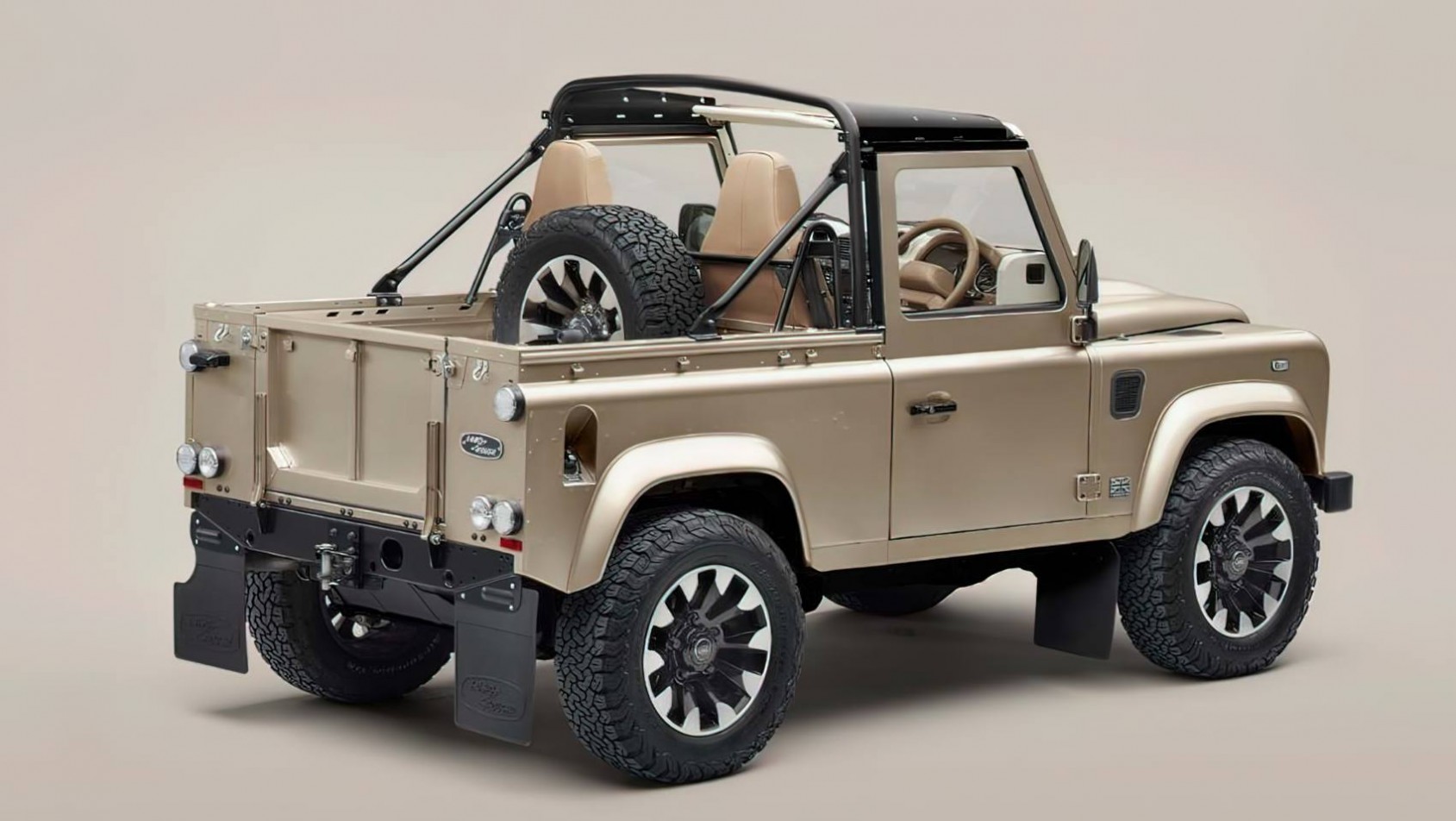 Land Rover Defender Soft Top V8 tył