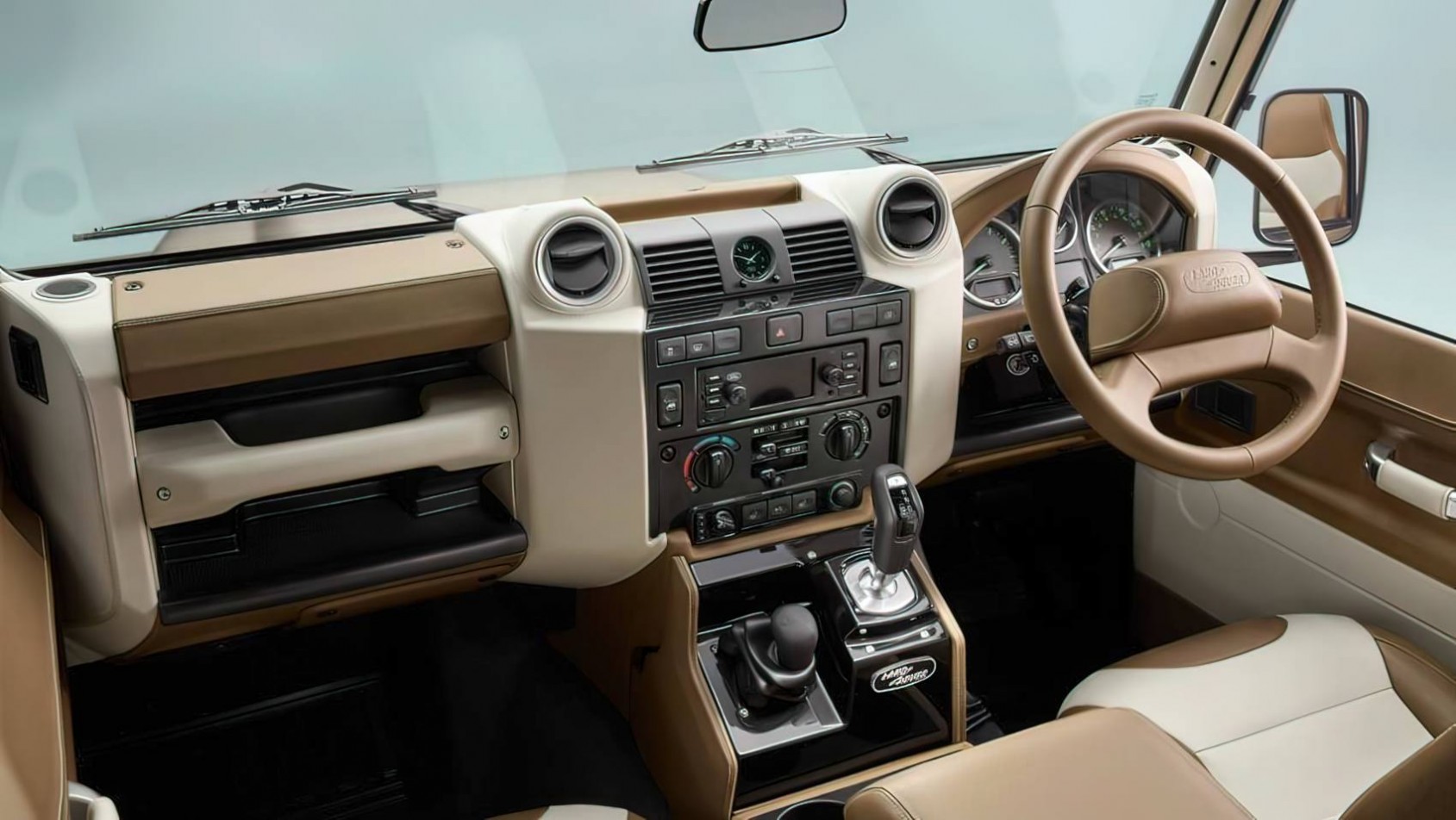 Land Rover Defender Soft Top V8 wnętrze