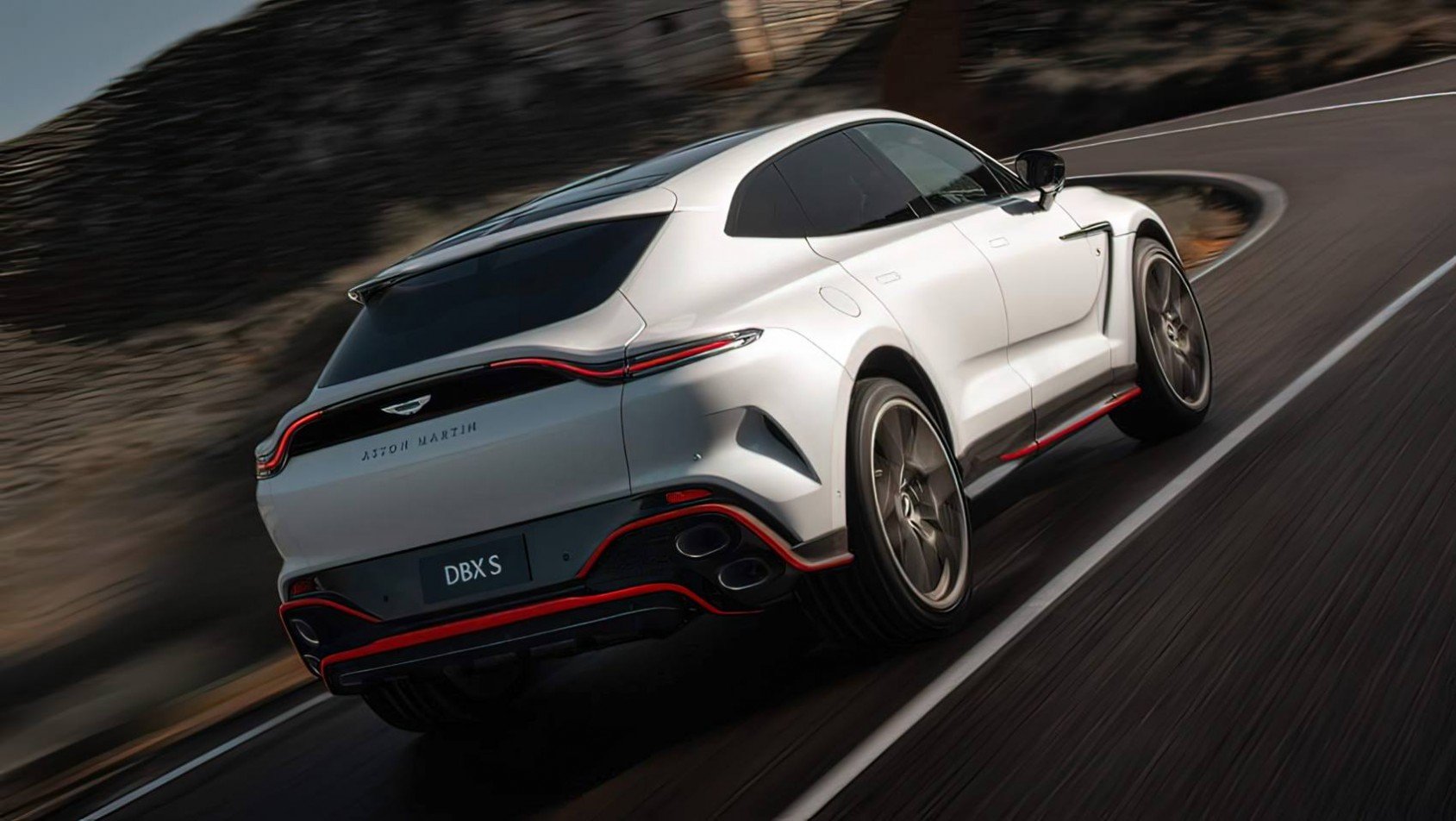 Aston Martin DBX S sylwetka