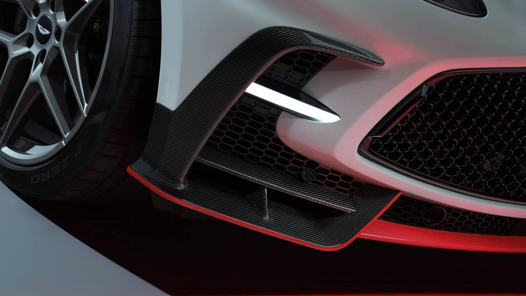 Aston Martin DBX S zderzak