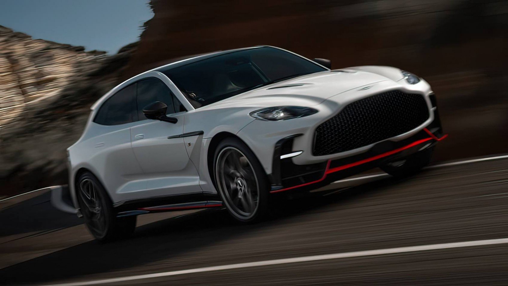 Aston Martin DBX S osiągi