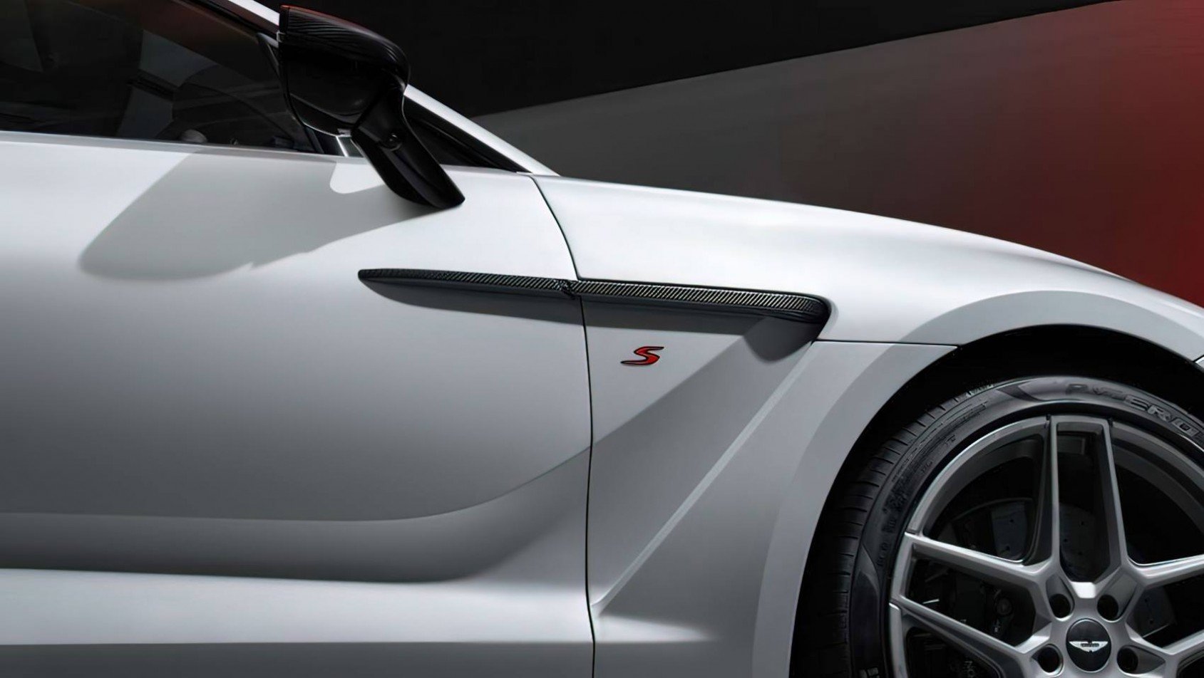 Aston Martin DBX S detal nadwozia