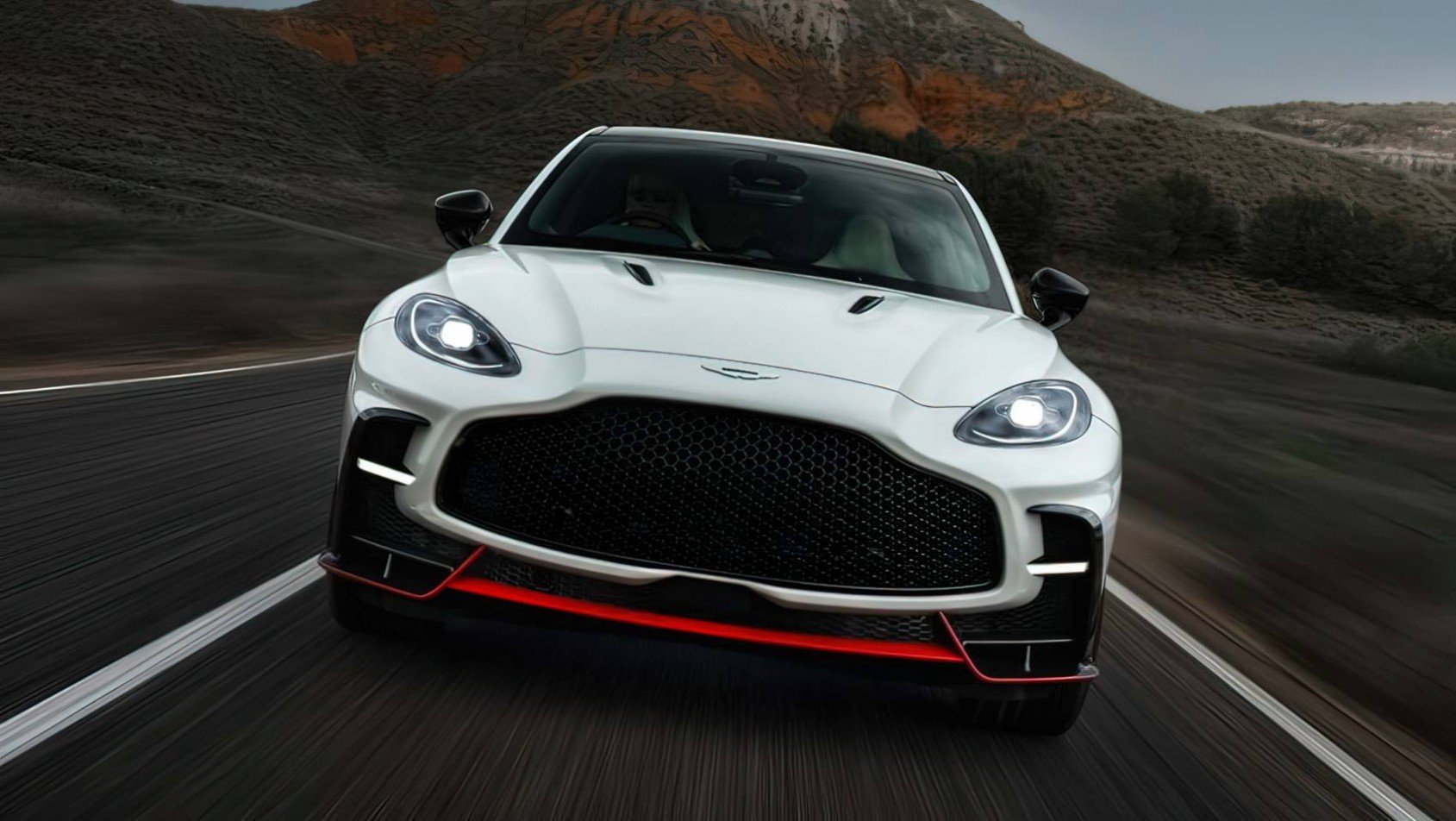 Aston Martin DBX S przód