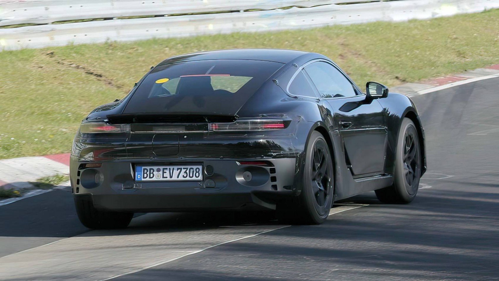 2025 Porsche 718 Cayman EV kwiecień 2025