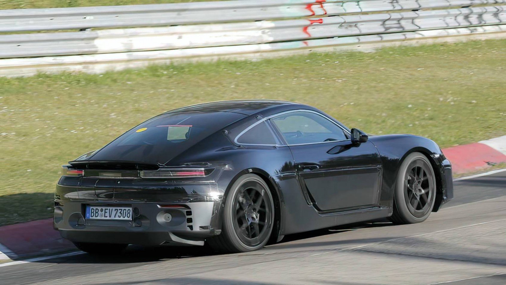 2025 Porsche 718 Cayman sylwetka